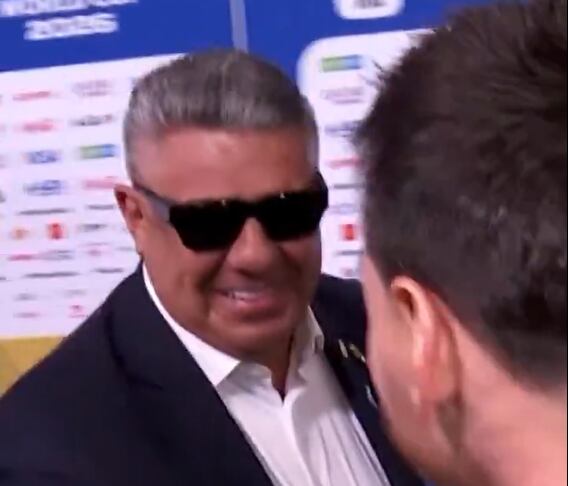 Claudio Tapia se llevó la pelota del hat-trick de Lionel Messi ante Argelia: la reacción del capitán argentino