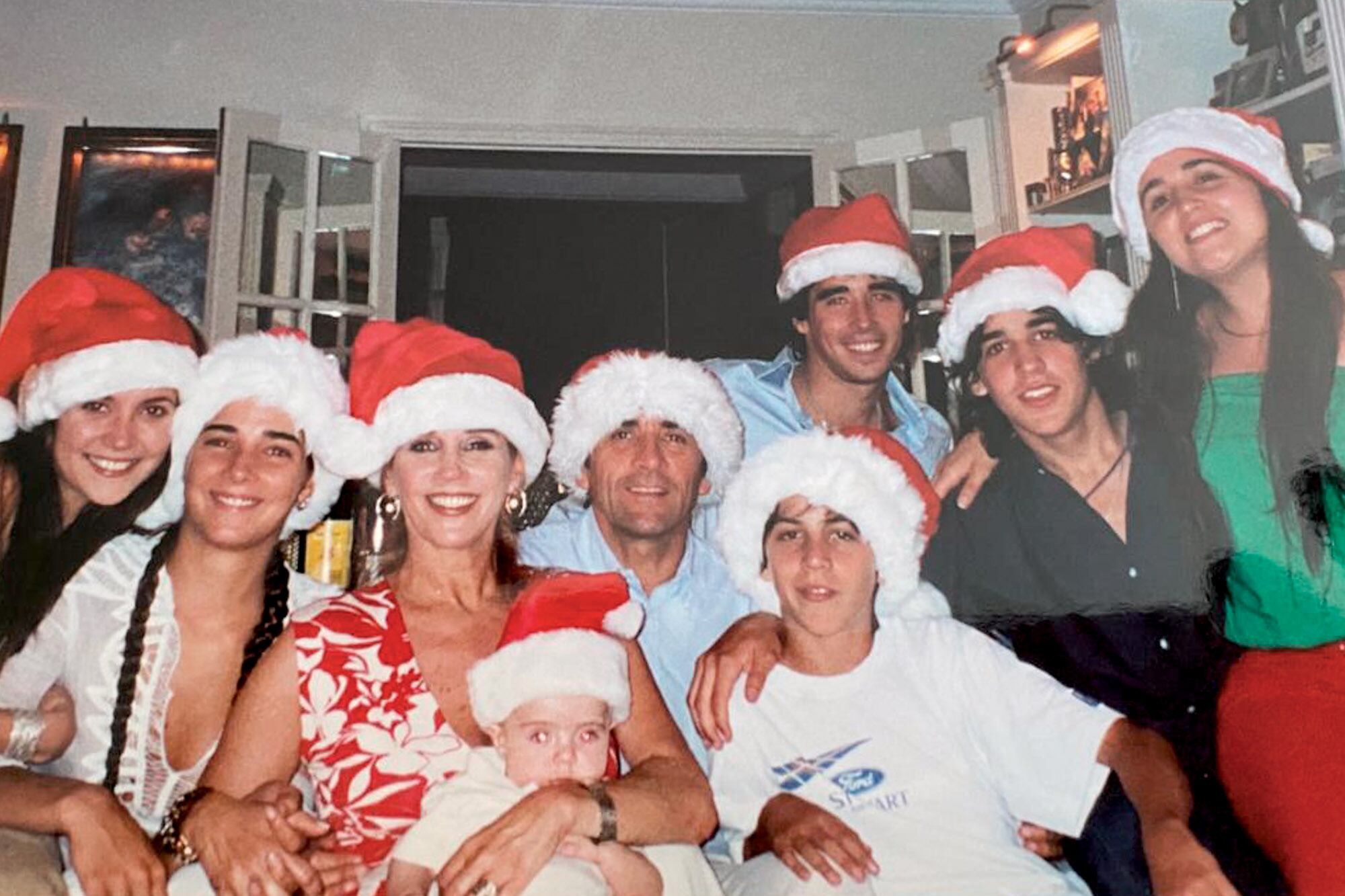 Una postal de los Gastaldi-Tinayre-Viale en los tiempos en los que compartían la casa de Barrio Parque: “Vivir todos juntos fue una novedad, además, mis hermanos y yo y los hijos de Marcela teníamos las mismas edades. Era muy divertido; nos íbamos todos juntos de vacaciones”, cuenta Camila.