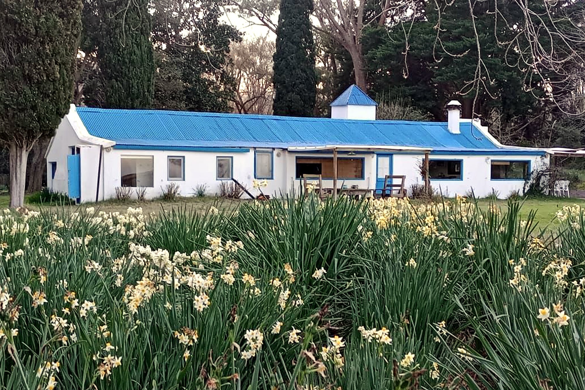 La casa principal se construyó con restos de un barco