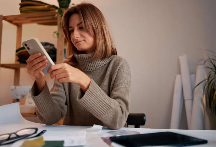 La AB 1609 de California exige reglas para chatbots y atención humana en grandes empresas privadas