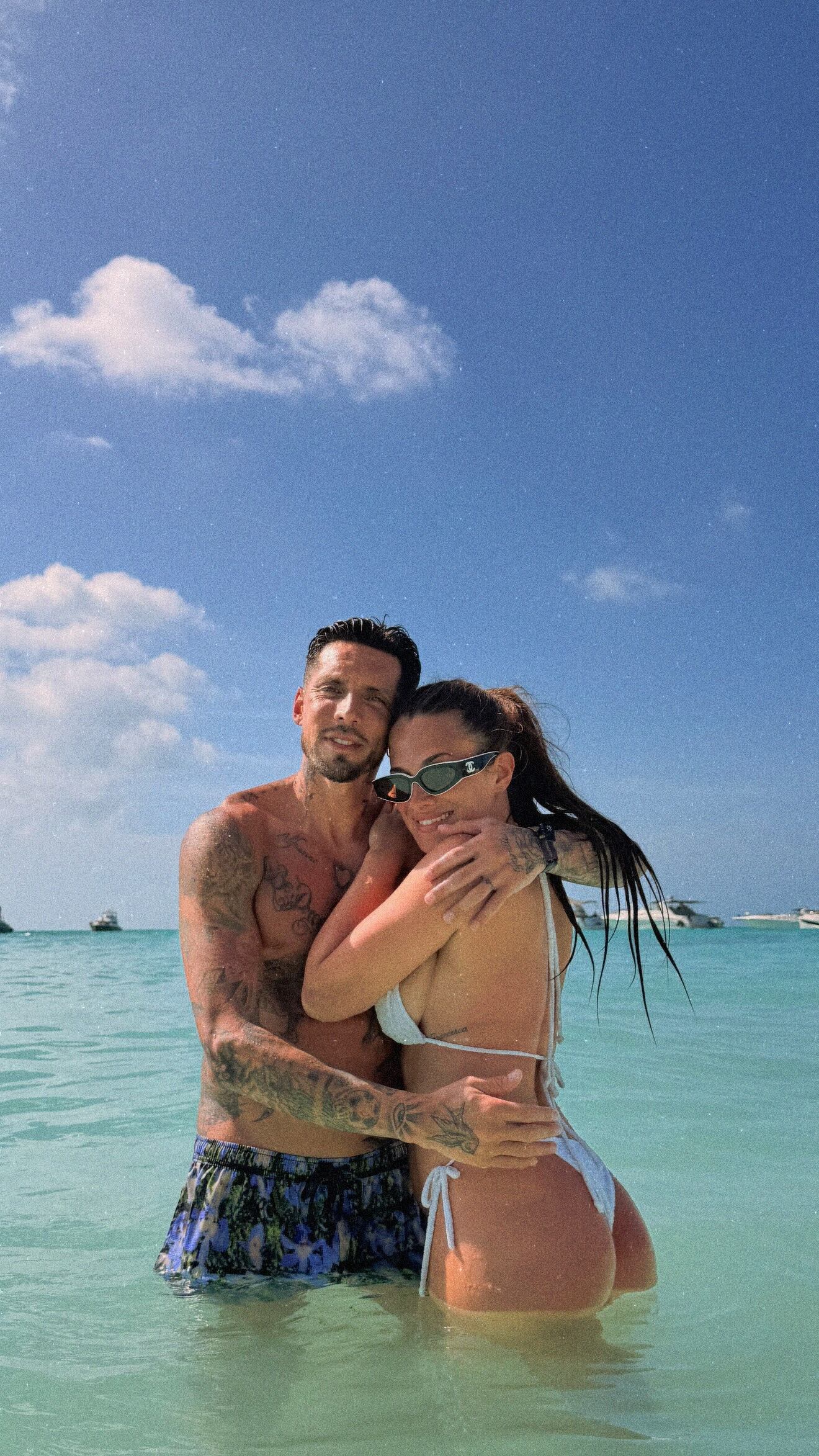 José Sosa y Cami Homs enamorados en el Caribe (Foto: Instagram @camihoms)
