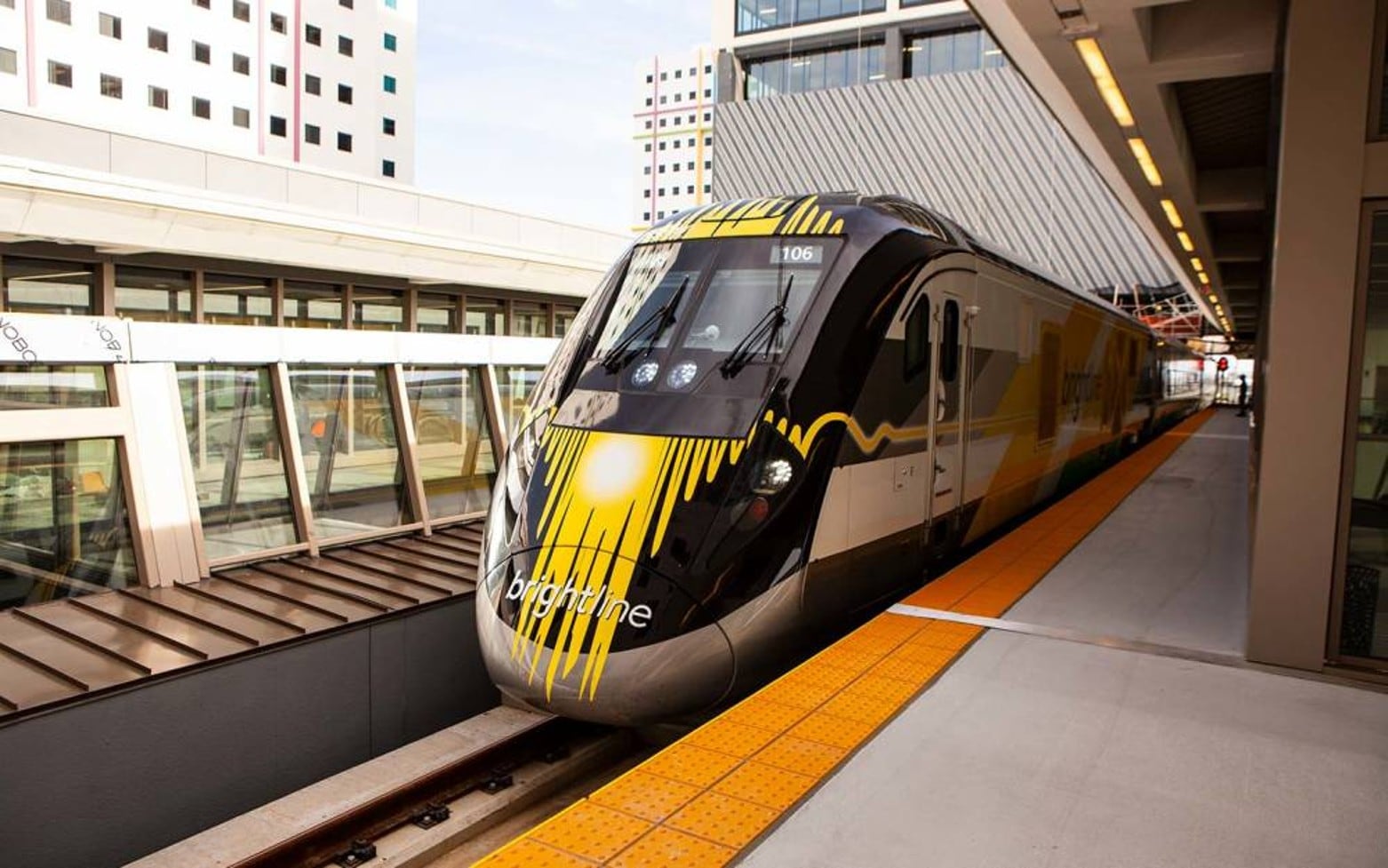 Brightline es el tren de alta velocidad, un lujo que conecta con varias atracciones de interés