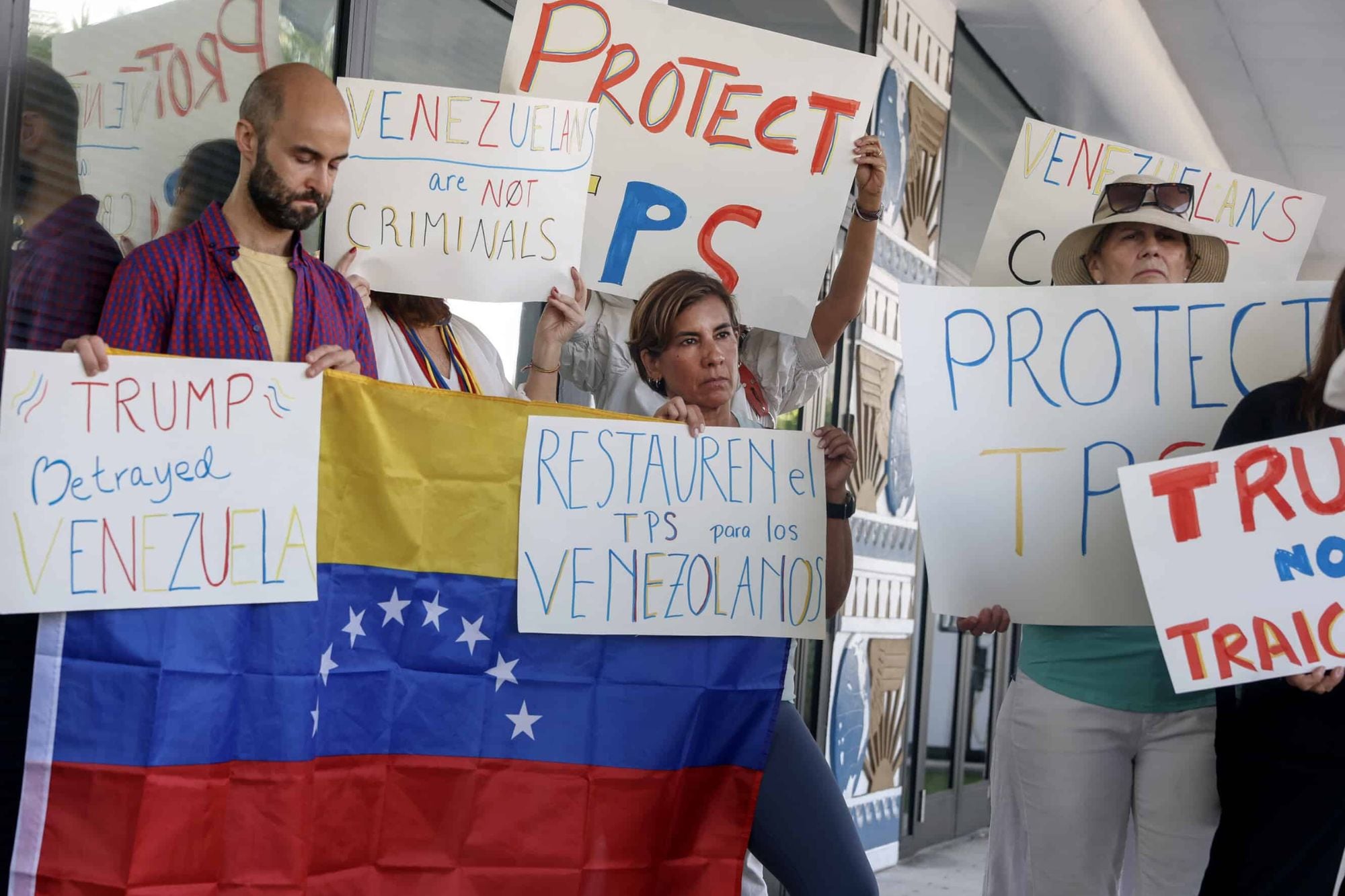 Por la decisión de la Corte Suprema, la suspensión del TPS para venezolanos se mantiene vigente