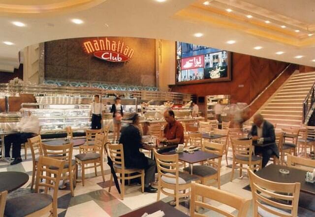 El café Manhattan por dentro