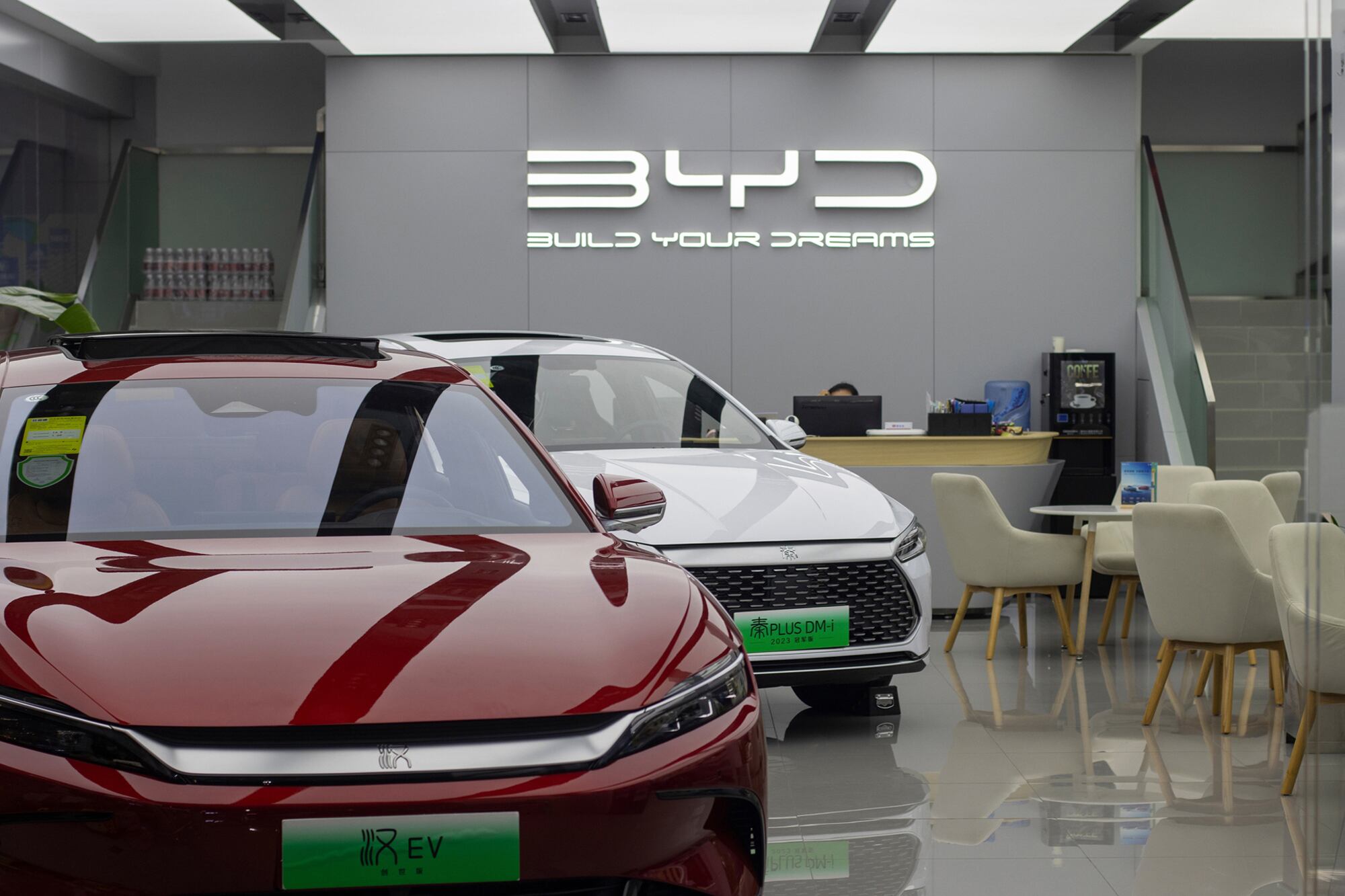 . Pekín ha brindado un fuerte respaldo a marcas como Great Wall, BYD y SAIC, poco conocidas aún en Estados Unidos, pero cuyos autos ya inundan otros mercados. Se han convertido en símbolos del ascenso tecnológico y económico de China