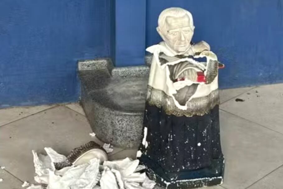 Una turista argentina de 71 años fue arrestada en Brasil, acusada de haber dañado una estatua religiosa en la terminal de ómnibus de Crato, en el estado de Ceará