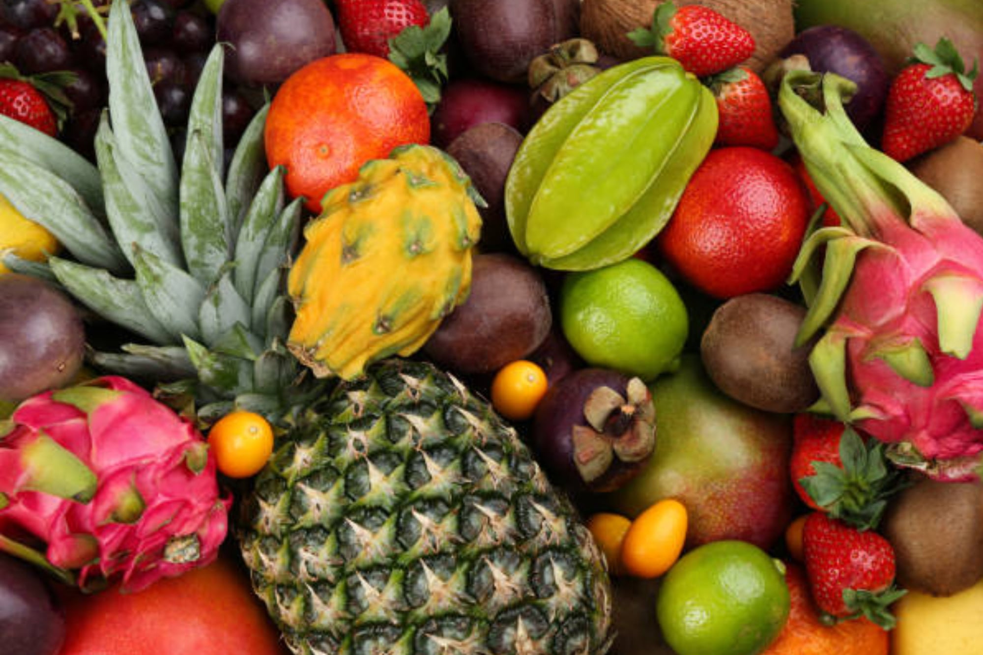 La guanábana es una fruta que se consume tanto sola como en licuados, pero es su formato de aceite el que produce beneficios en el estómago (Foto Pexels)