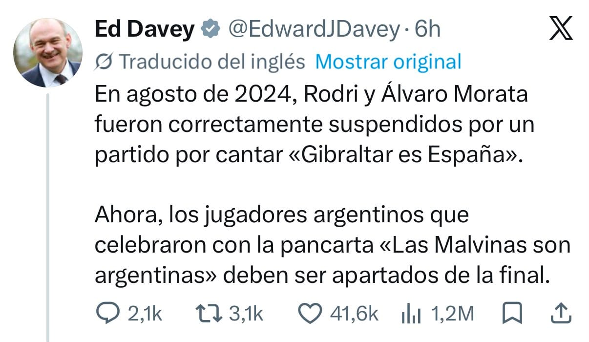 El tuit del dirigente político inglés que pide suspender a los jugadores argentinos por haber exhibido la bandera con la leyenda