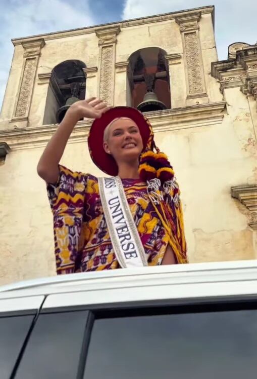 Miss Universo usó un vestido tradicional de Guatemala durante su visita en Quetzaltenango. Foto: Miss Universe Guatemala, Instagram