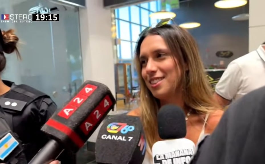 Agostina Páez en el aeropuerto de Termas de Río Hondo