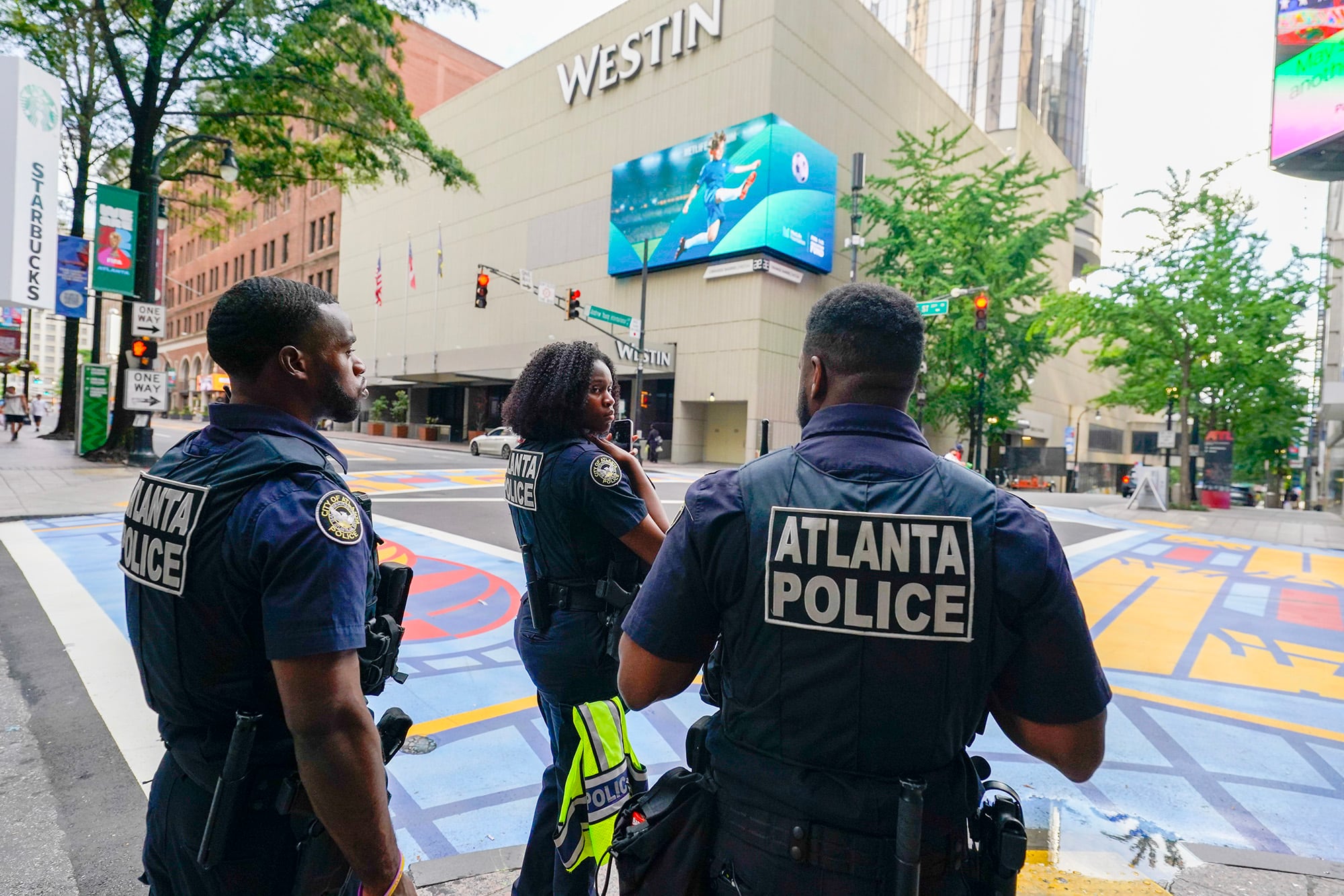 Este lunes, efectivos de la policía de Atlanta se apostaron en las inmediaciones del hotel donde se hospeda Argentina