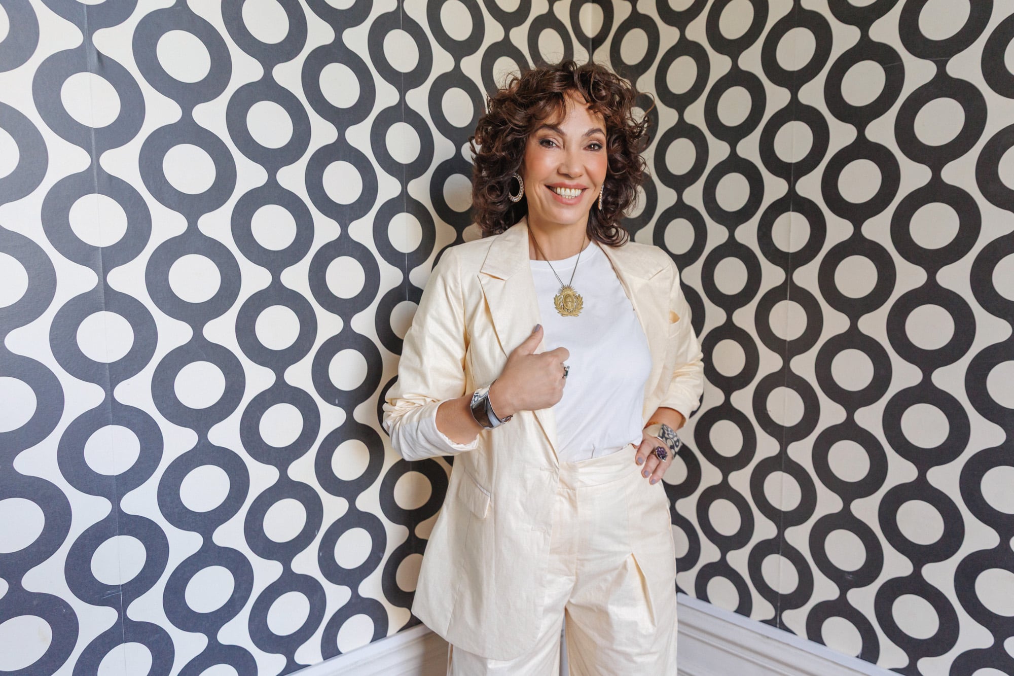 A los 53, está aprovechando a full su “nueva oportunidad”: sube al escenario del Multiteatro cinco noches a la semana y sigue con sus tareas en su restaurante, aunque en esta etapa su rol cambió: ahora se ocupa de la programación artística y la comunicación institucional