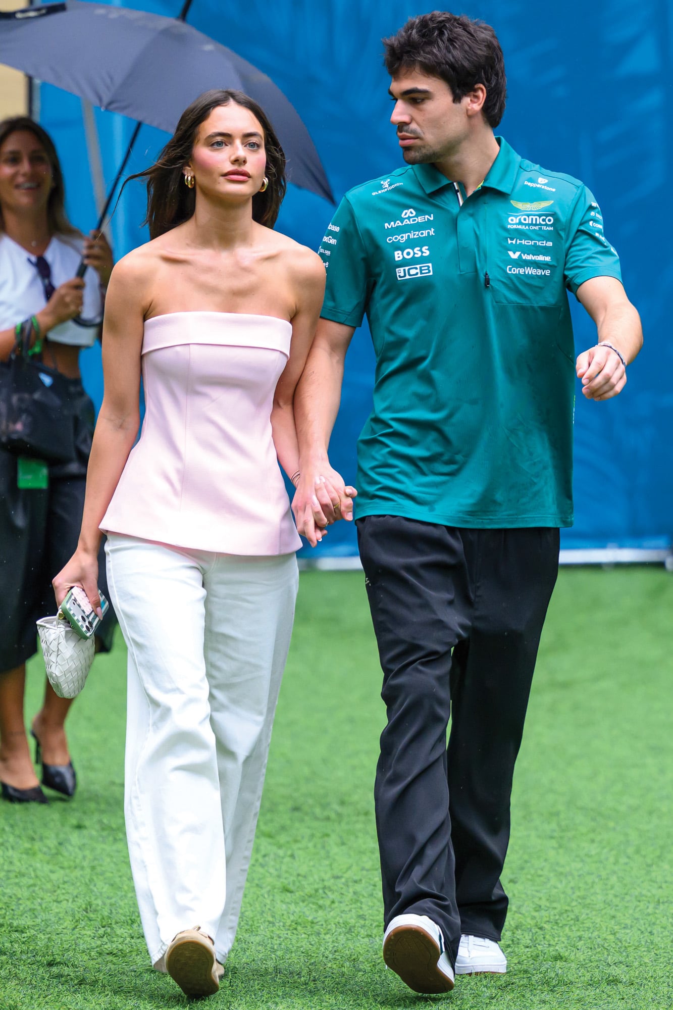 El piloto canadiense Lance Stroll y su novia, la modelo y actriz israelí Yael Shelbia