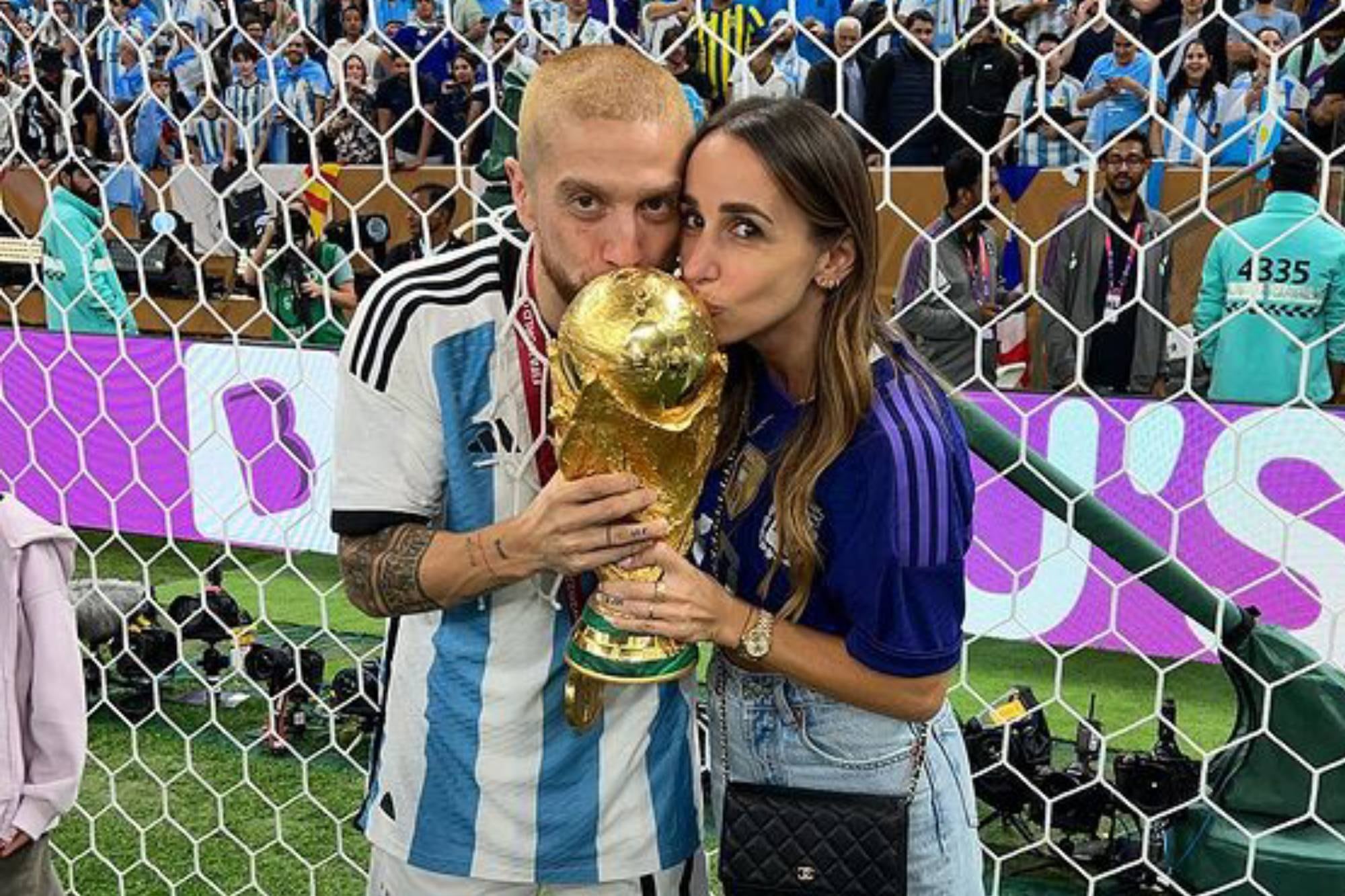 Papu Gómez y Linda Raff celebraron la obtención de la Copa del Mundo lejos del resto del plantel