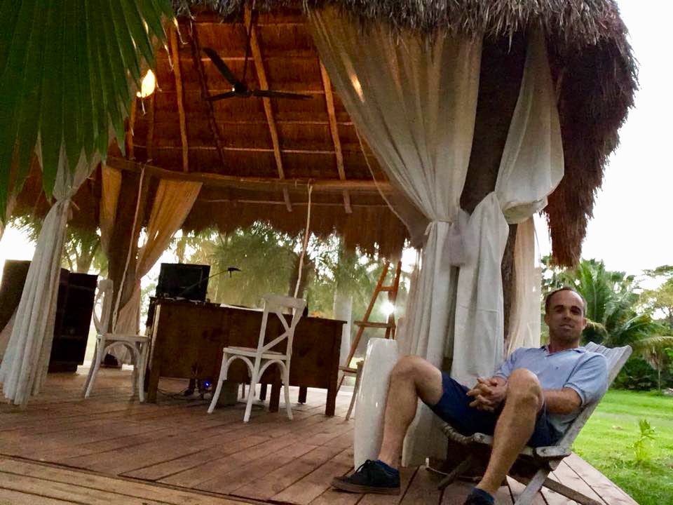Tras más de quince años en España, Facundo decidió dar un giro drástico a su vida y, luego aceptar la dirección de uno de los más destacados beach clubs de Isla Mujeres, voló a México: “Me fue bastante bien, salvo que no estoy hecho para vivir en una isla.