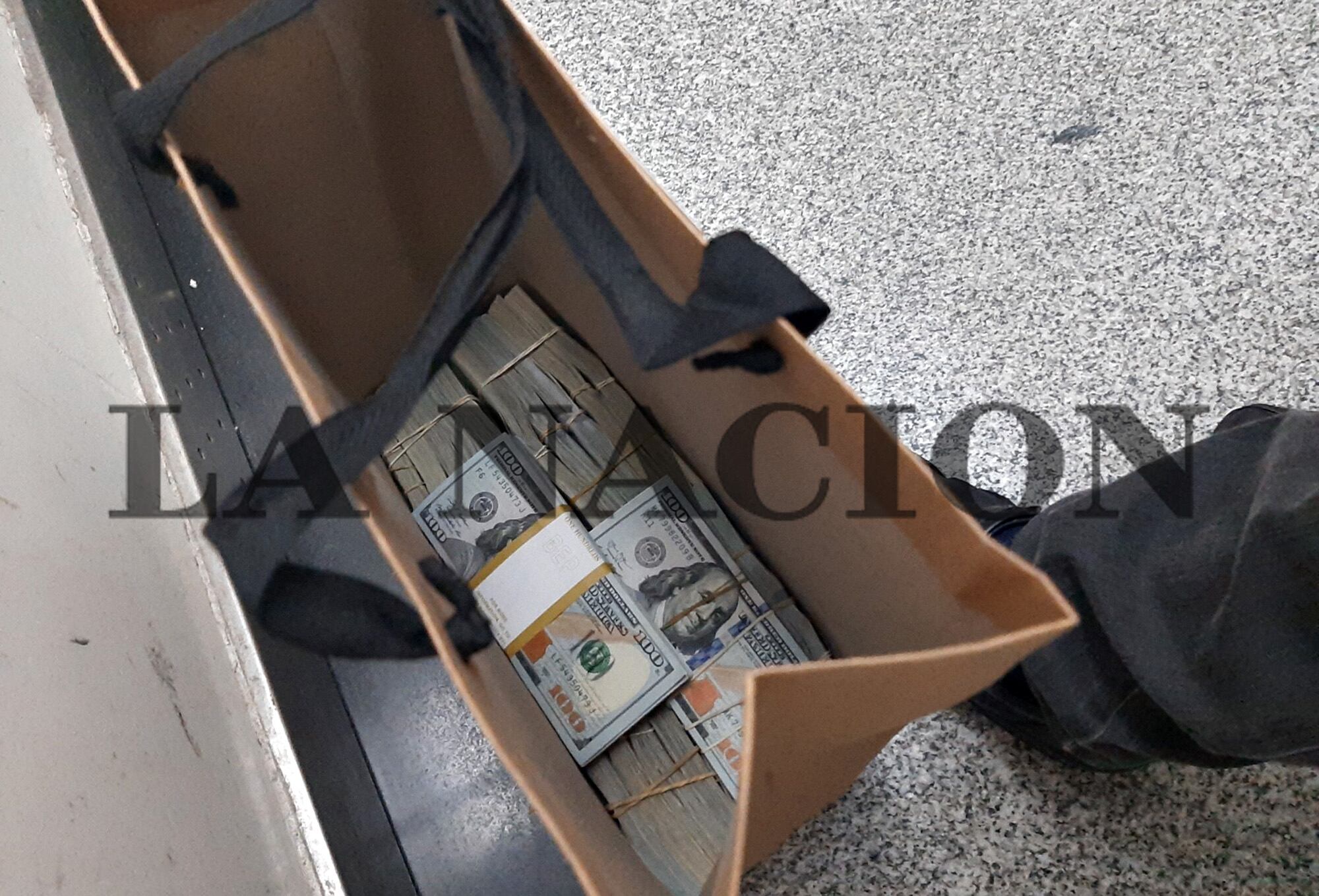 El dinero también era trasladado en bolsas