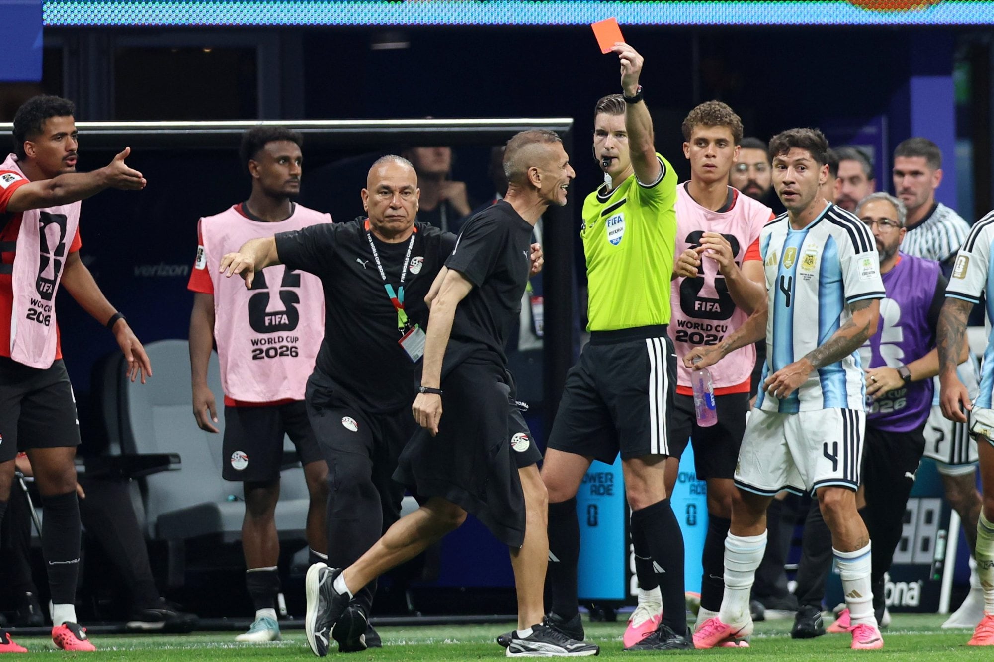 Egipto denunció ante la FIFA al árbitro del partido y pidieron su exclusión de la Copa del Mundo.