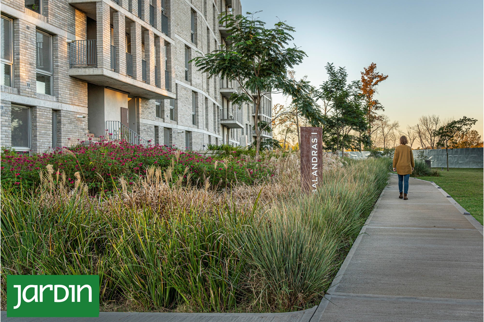 Paleta de otoño: Cómo combinar ocres, cobres y dorados para un jardín más armónico