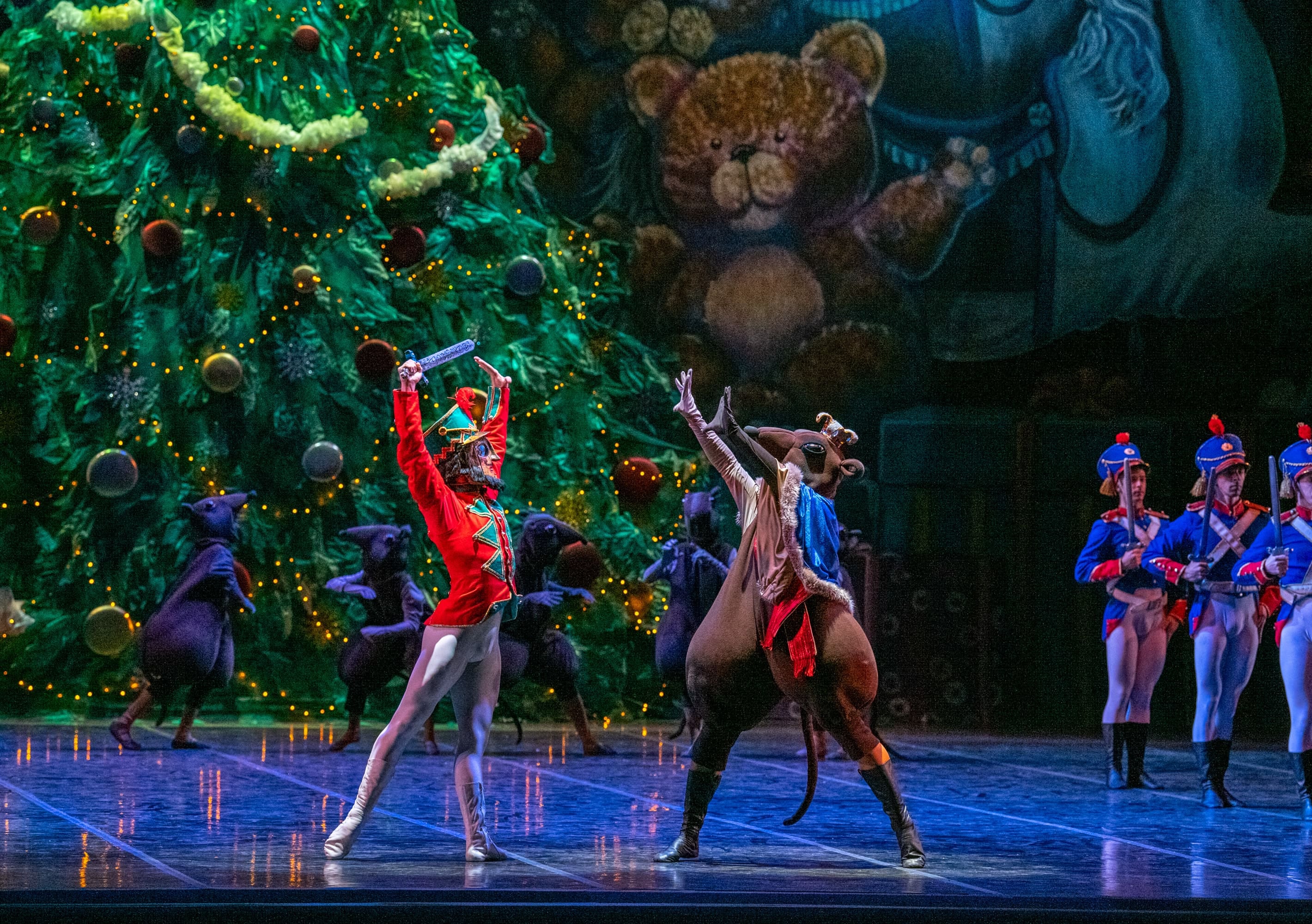 Un Cascanueces que realza la fantasía de la Navidad desde la mirada inocente de una niña cierra el año del Ballet del Colón