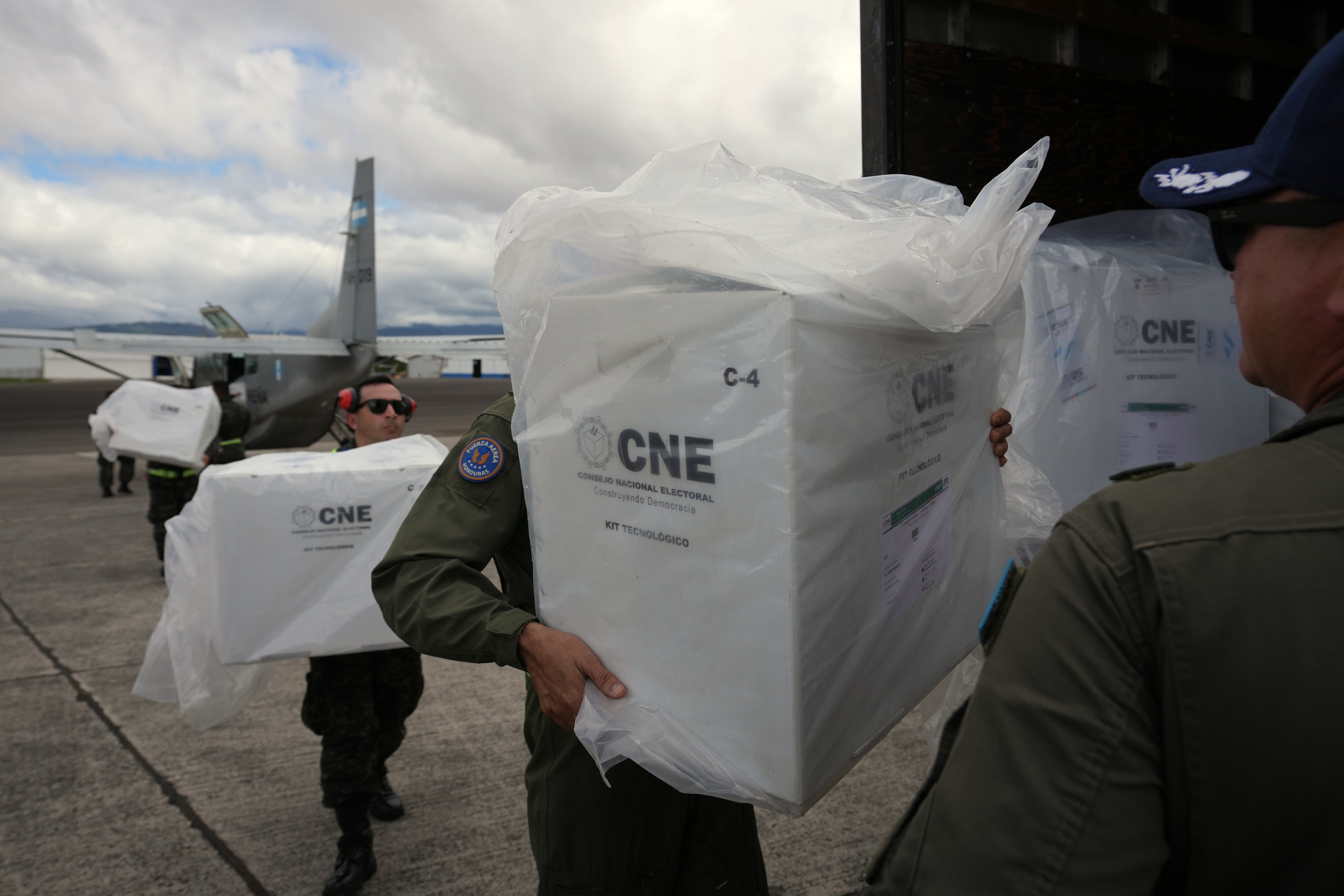 Al momento del cierre del conteo preliminar (TREP), Nasry Asfura registraba el 39,91% de los votos, mientras que Salvador Nasralla obtenía el 39,89%