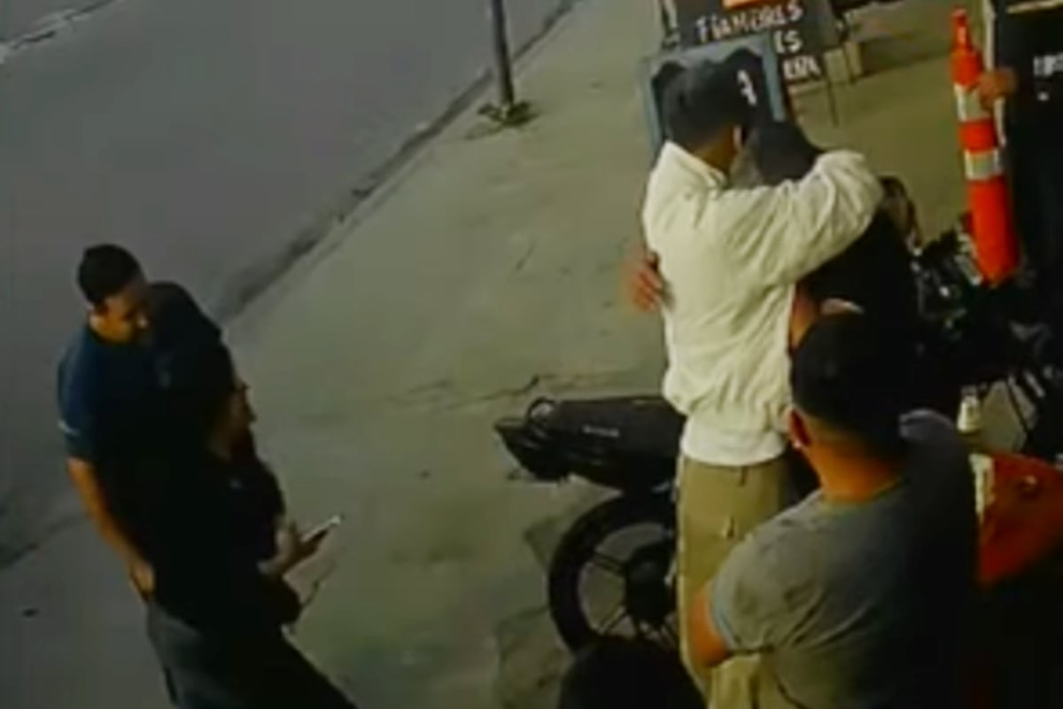 El abrazo entre Facundo Medina y el gomero tras la divertida confusión