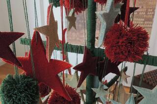 Árboles navideños, descuentos y Papá Noel en la calle Arenales