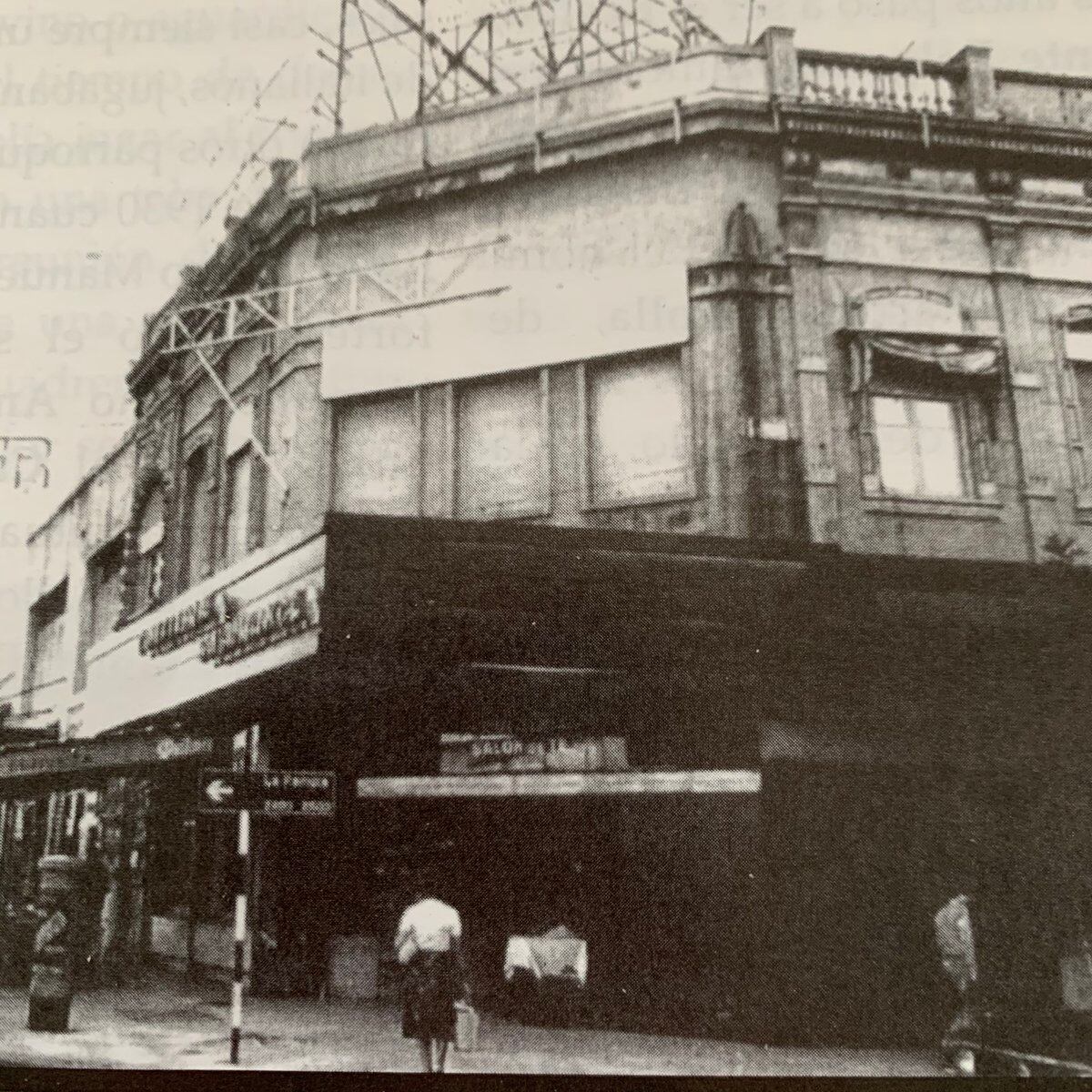 La confitería Salamanca, a fines de los 70, en la misma esquina de Cabildo y La Pampa, en donde se ubicó el café Manhattan