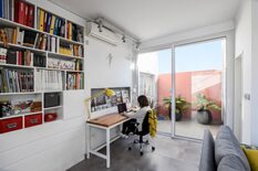 Después de vivir afuera, una arquitecta convirtió un PH antiguo de Bahía Blanca en su casa-estudio