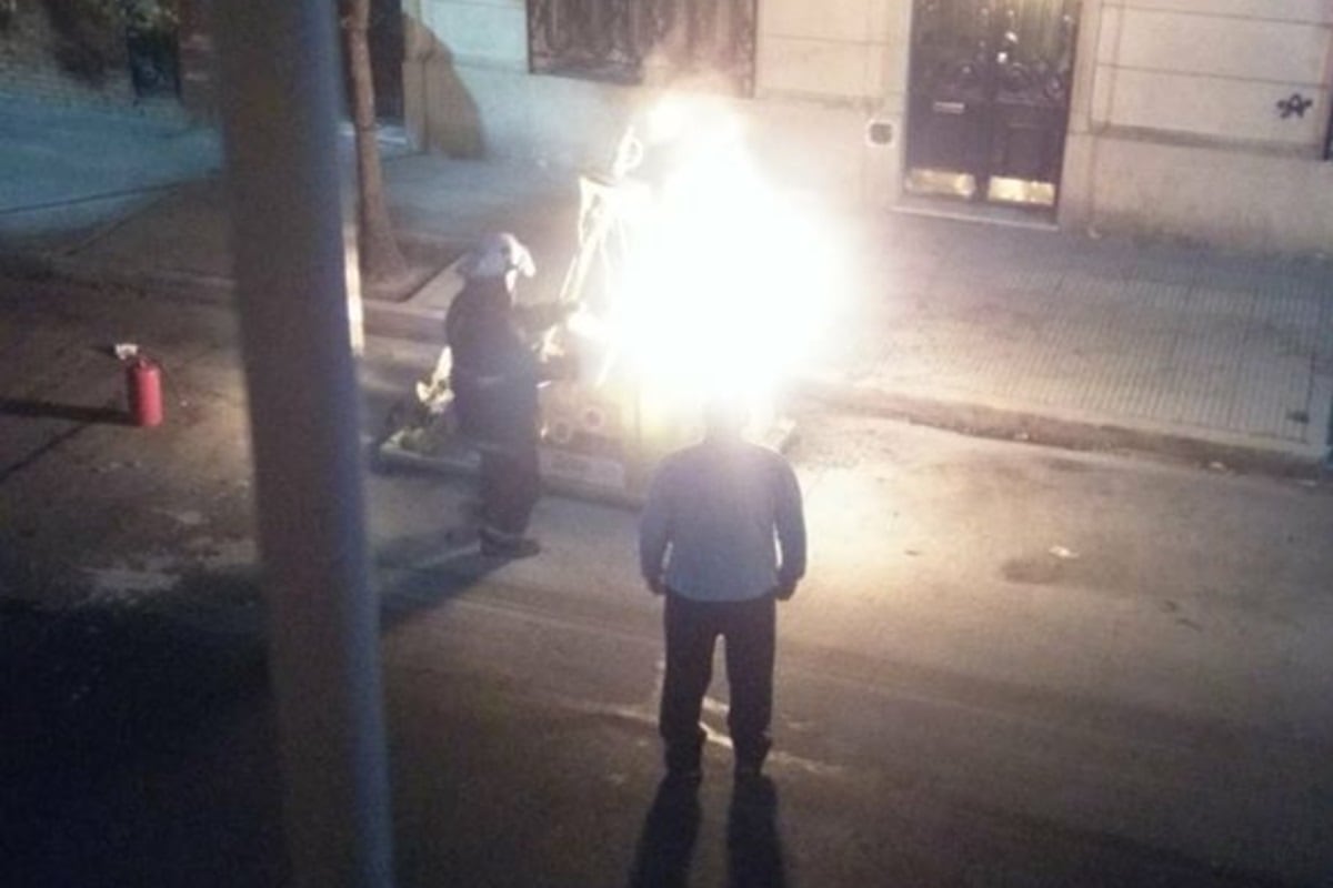 Pirómano y reincidente. Irá preso un hombre que prendió fuego un contenedor de basura