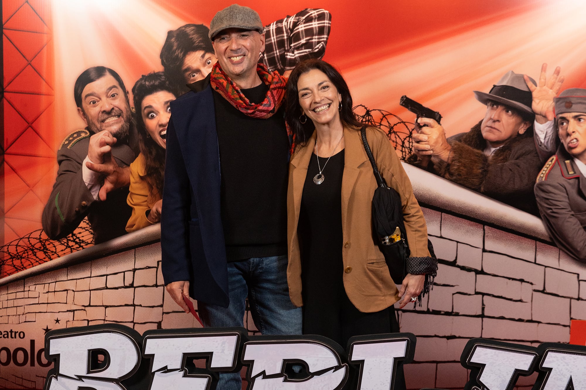 Noches de estreno: una novia orgullosa, un productor enamorado y una cumbre de comediantes en la calle Corrientes 22 La actriz y cantante Nancy Anka junto a su pareja, Ariel Basaldúa