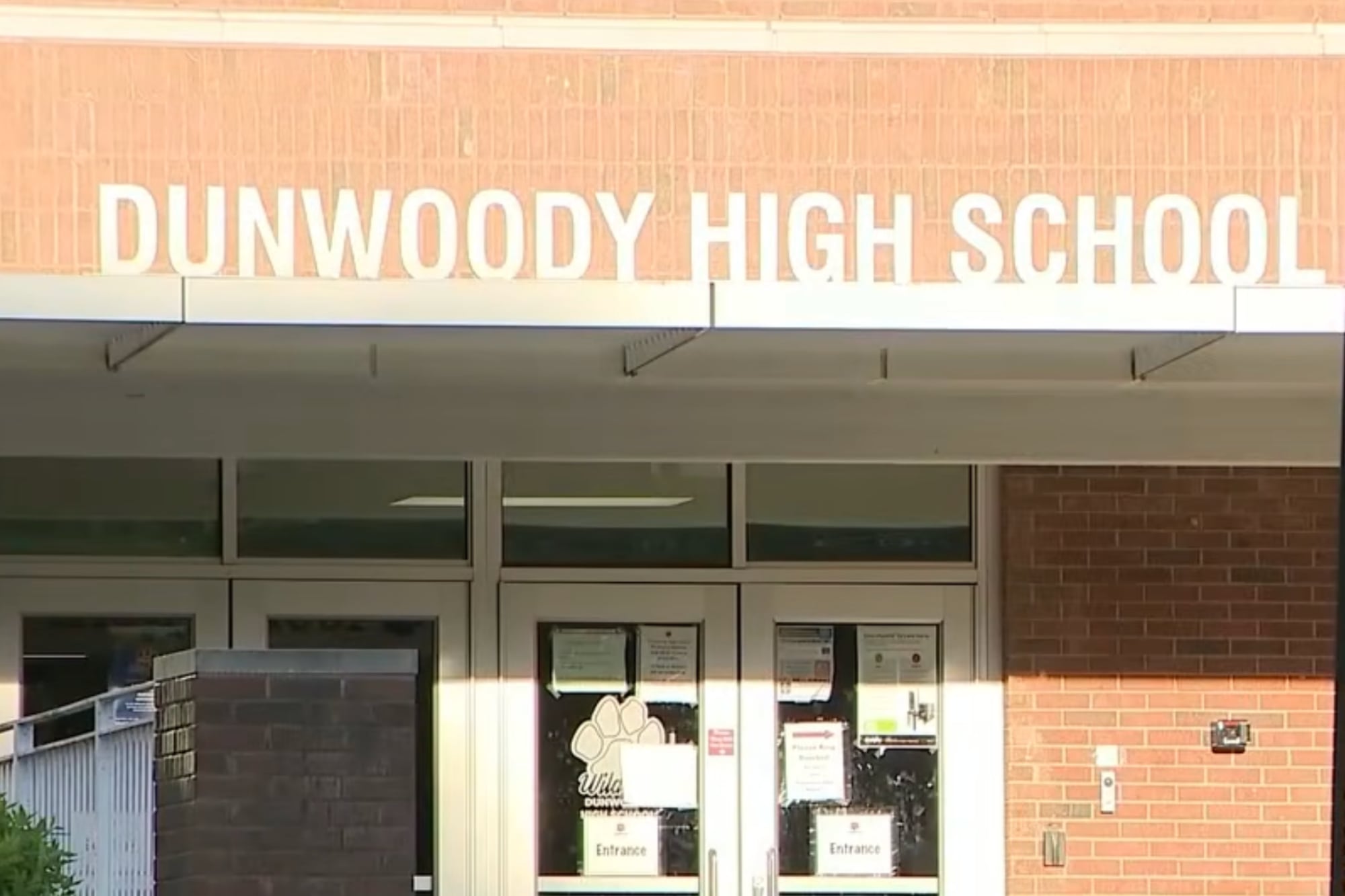 Las autoridades lo entregaron al ICE, que lo mantiene bajo custodia en un centro de detención