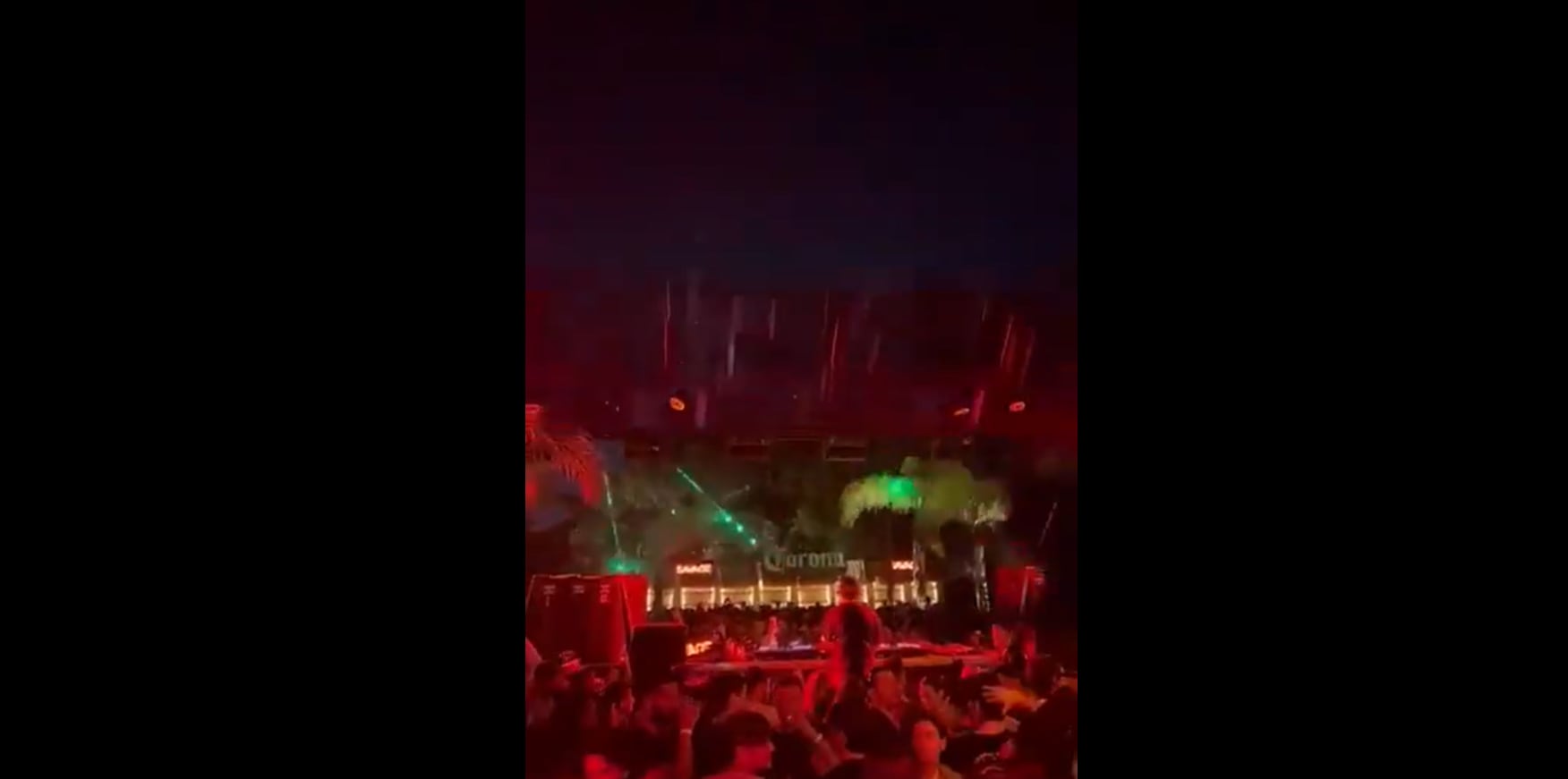 Video: así fue el derrumbe de parte del escenario de un boliche en la Costanera