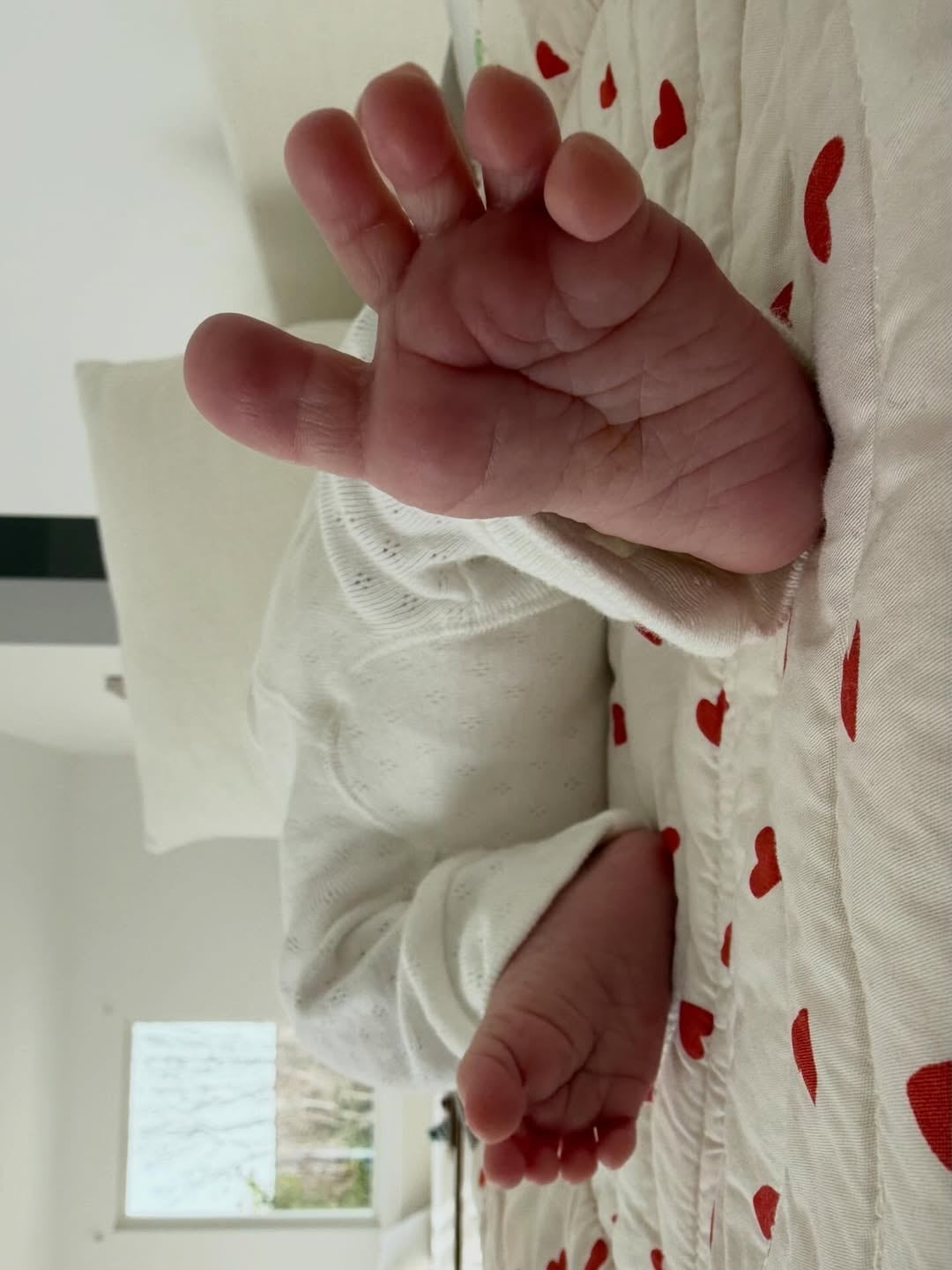 Úrsula Corberó compartió la intimidad de su día a día con su bebé y el Chino Darín: “Tanto amor no me cabe” 12 Dante nació en España el 9 d efebrero y ahora revolucionó la vida de sus padres trayendo amor