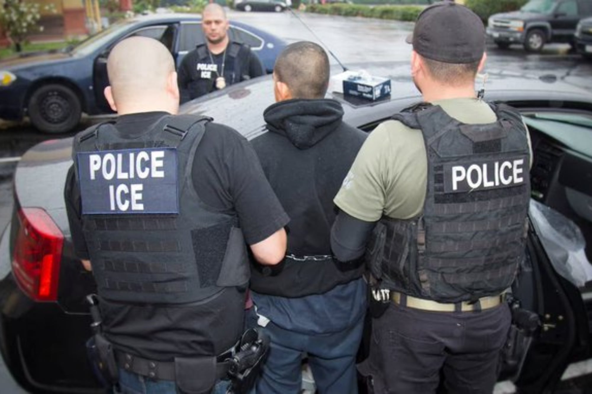 Christine Cariño, residente del vecindario, impidió que los agentes sin orden judicial accedieran a la vivienda de un inmigrante hondureño