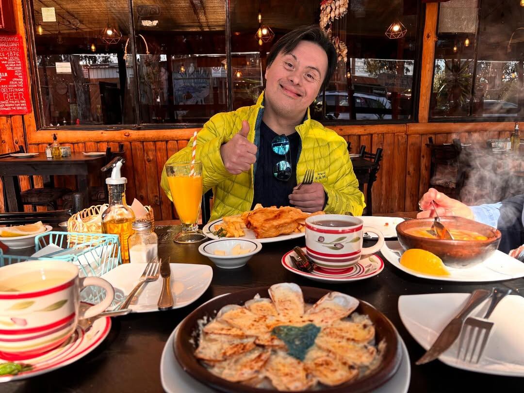 El precandidato busca visibilizar la condición genética del síndrome de Down.