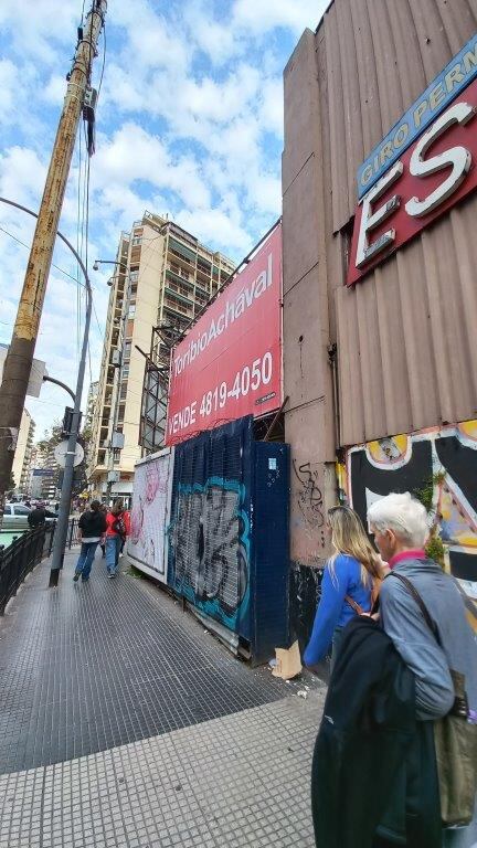 El terreno es de 329,30 m²