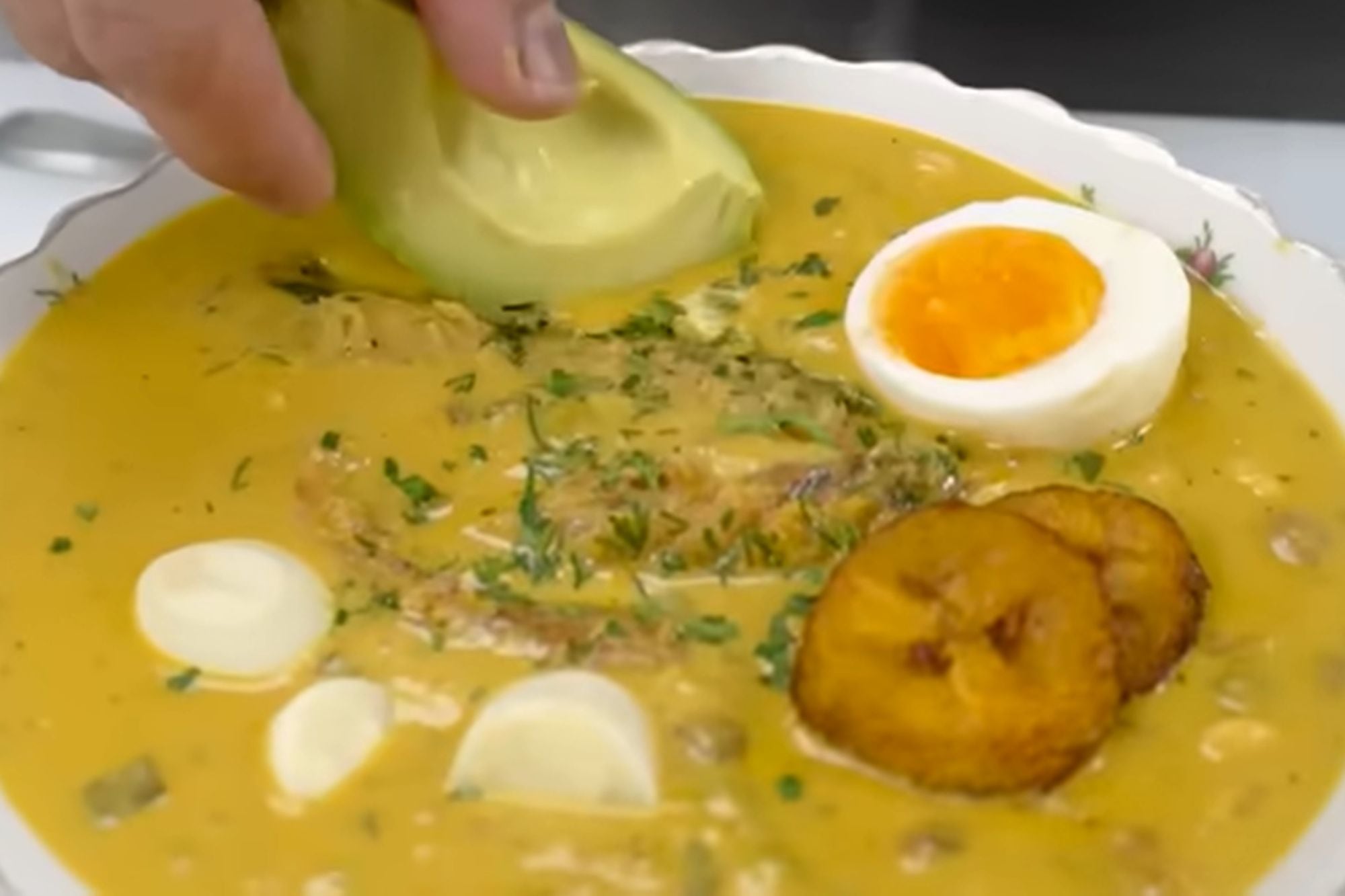 La fanesca contiene vegetales, especias, granos y pescado (Archivo)