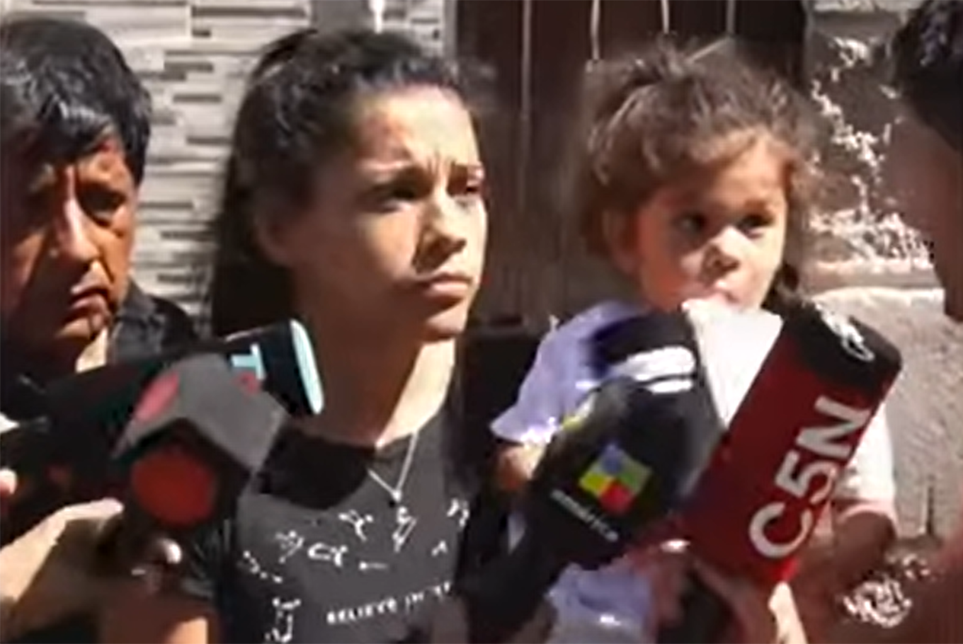 Tania, junto a su hija Esmeralda