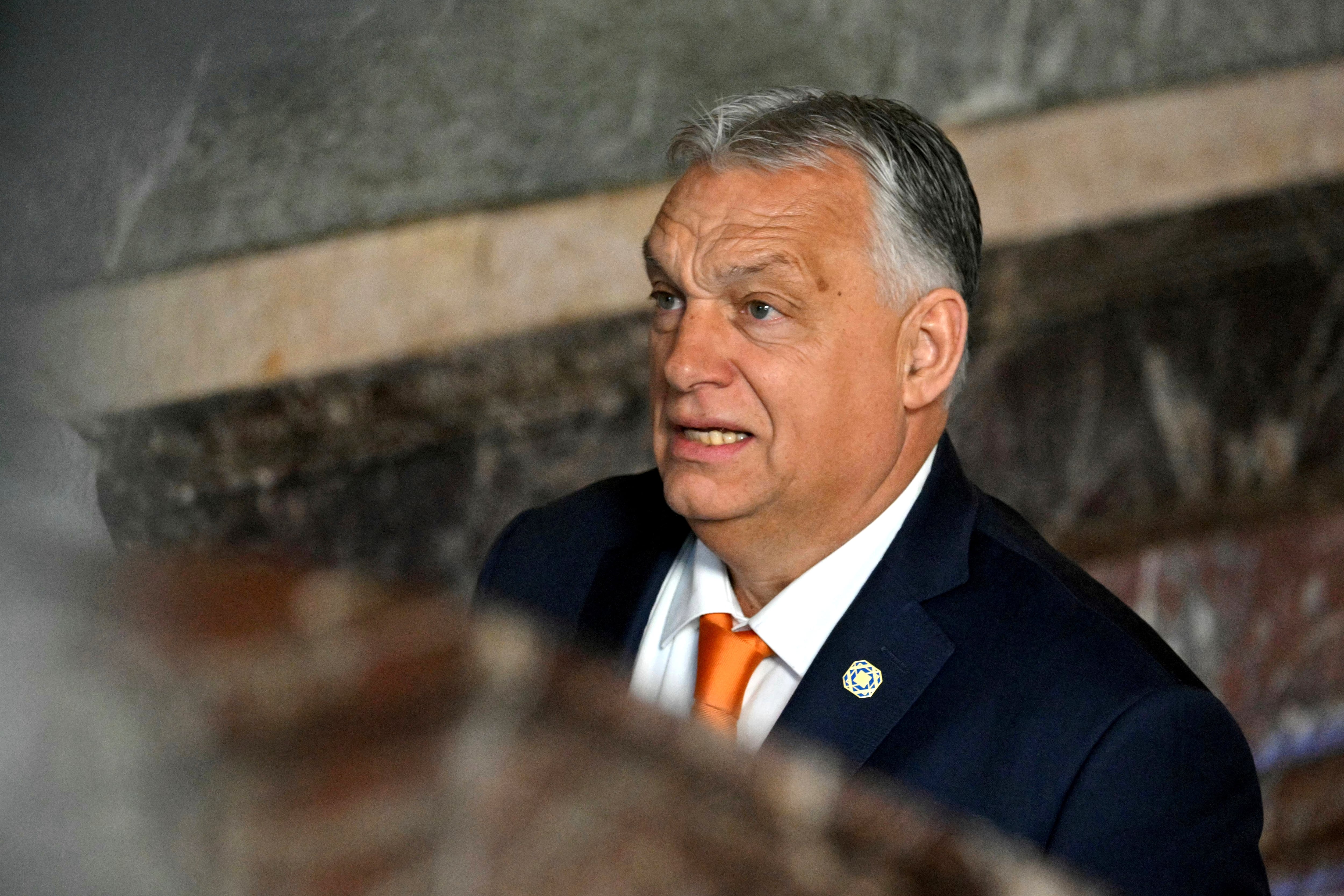 El primer ministro de Hungría, Viktor Orban, llega a una cumbre de la UE en el palacio Egmont en Bruselas, el lunes 3 de febrero de 2025. (Nicolas Tucat, Pool Foto vía AP)