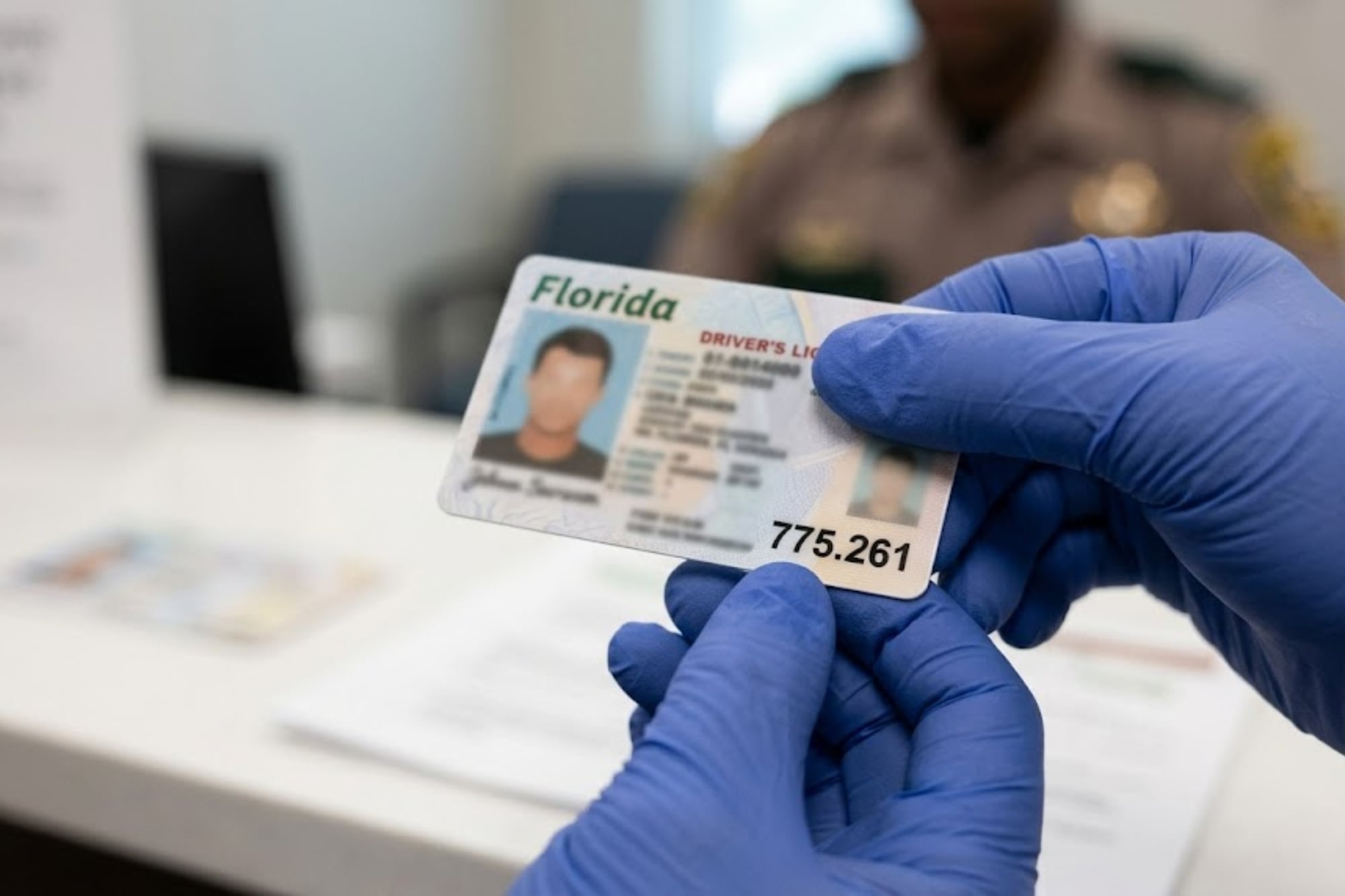 Nueva ley de Florida obliga a colocar una marca en licencias de conducir: quiénes deberán actualizarla 6 Las personas afectadas por la ley deberán llevar la inscripción