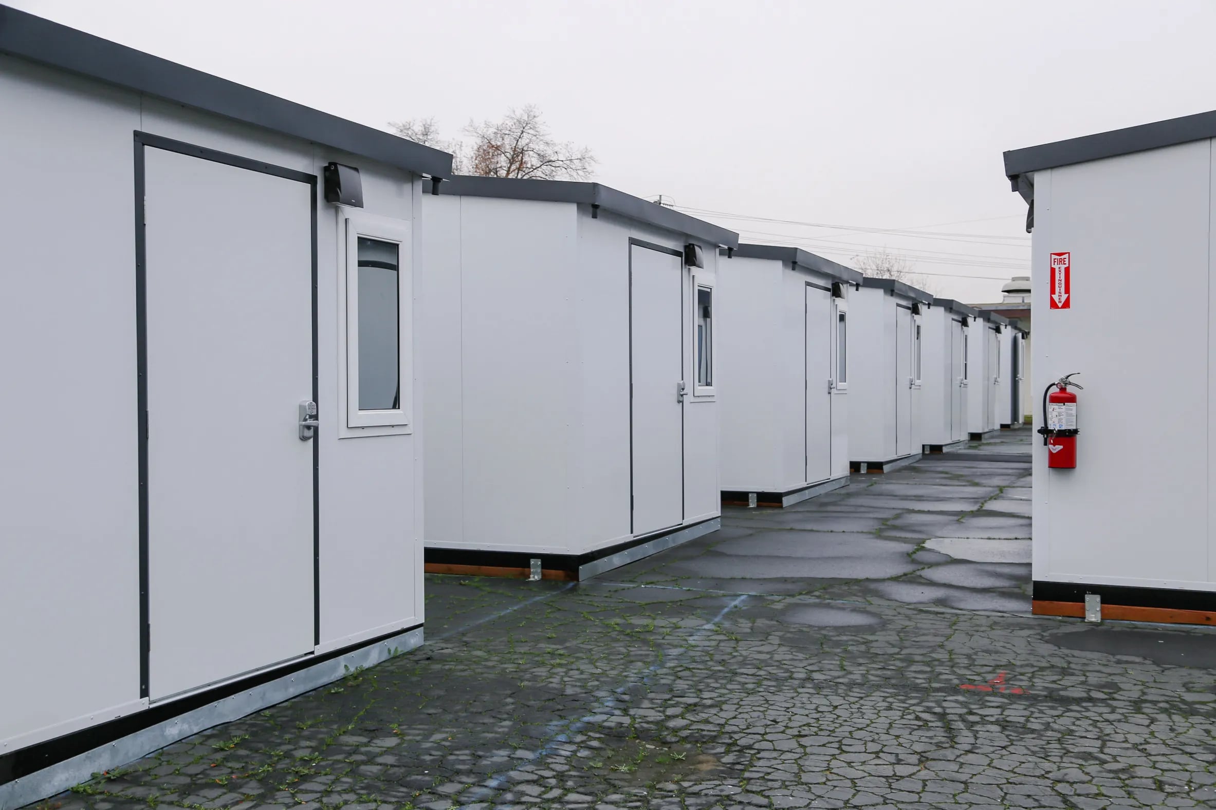 Sacramento evalúa sumar 35 minicasas para personas sin hogar