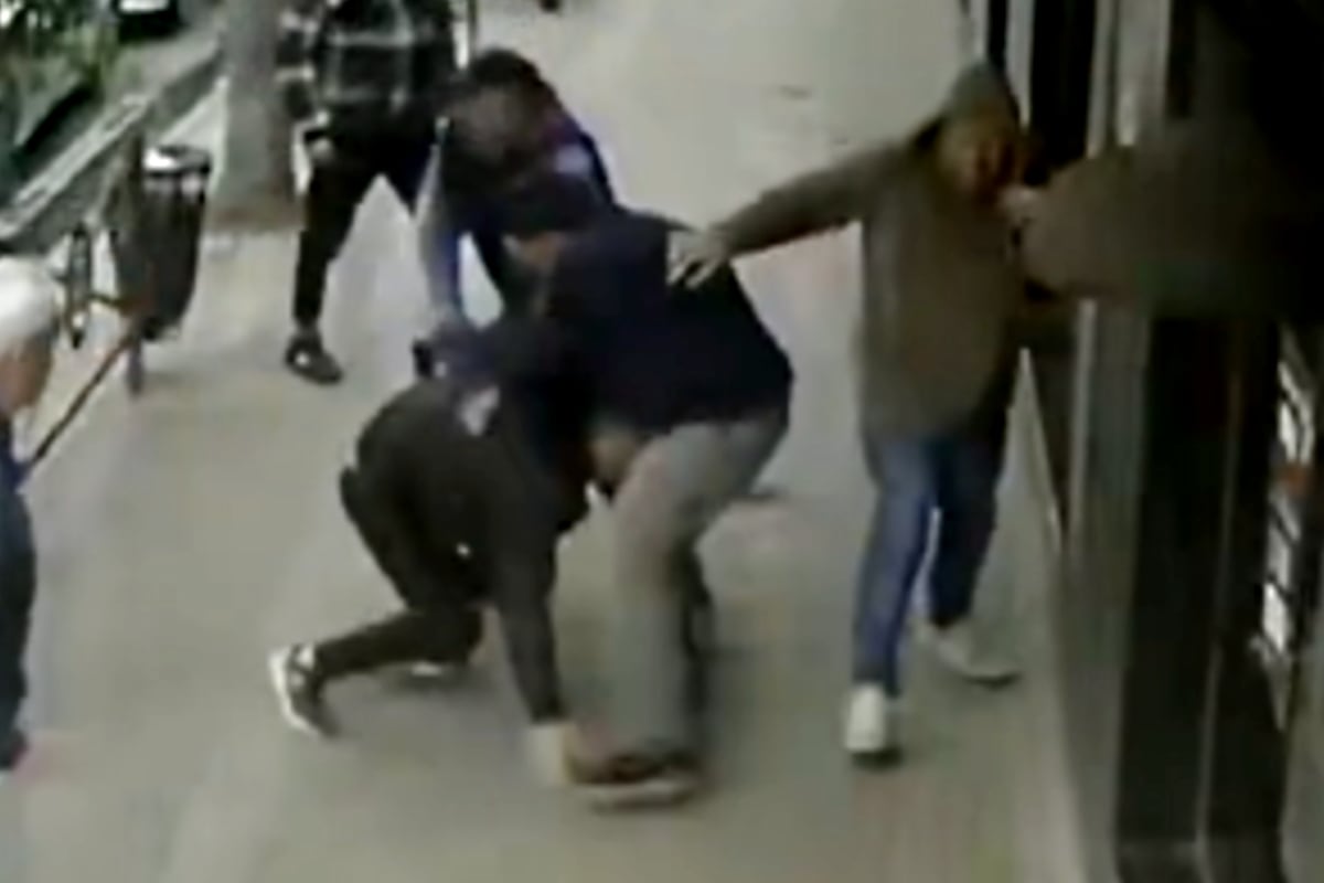 Un taxista acusó a un sindicalista de haberle pinchado una rueda y terminaron a las piñas en La Plata