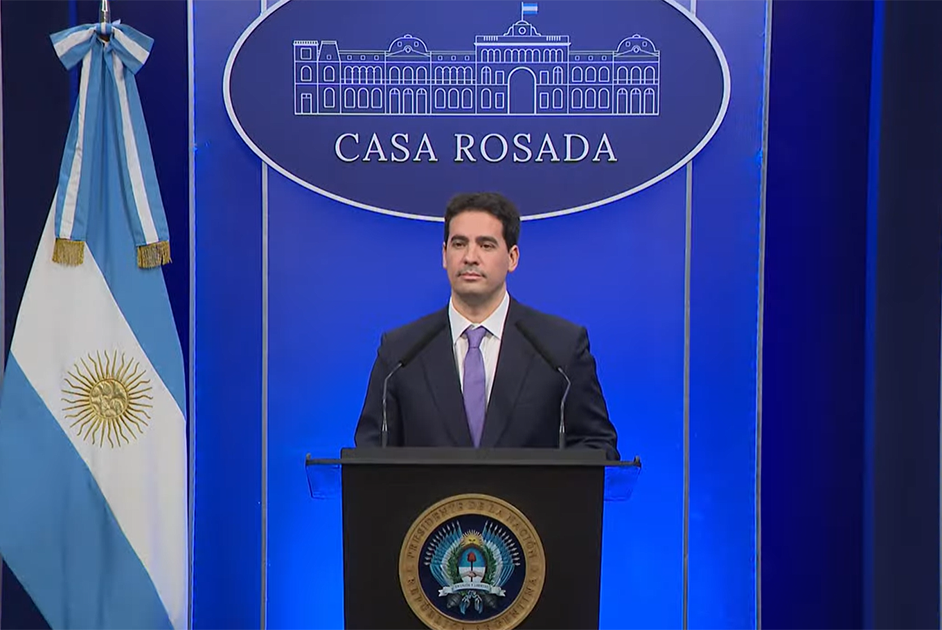 El vocero Adrián Ravier da su primera conferencia de prensa tras la renuncia de Manuel Adorni