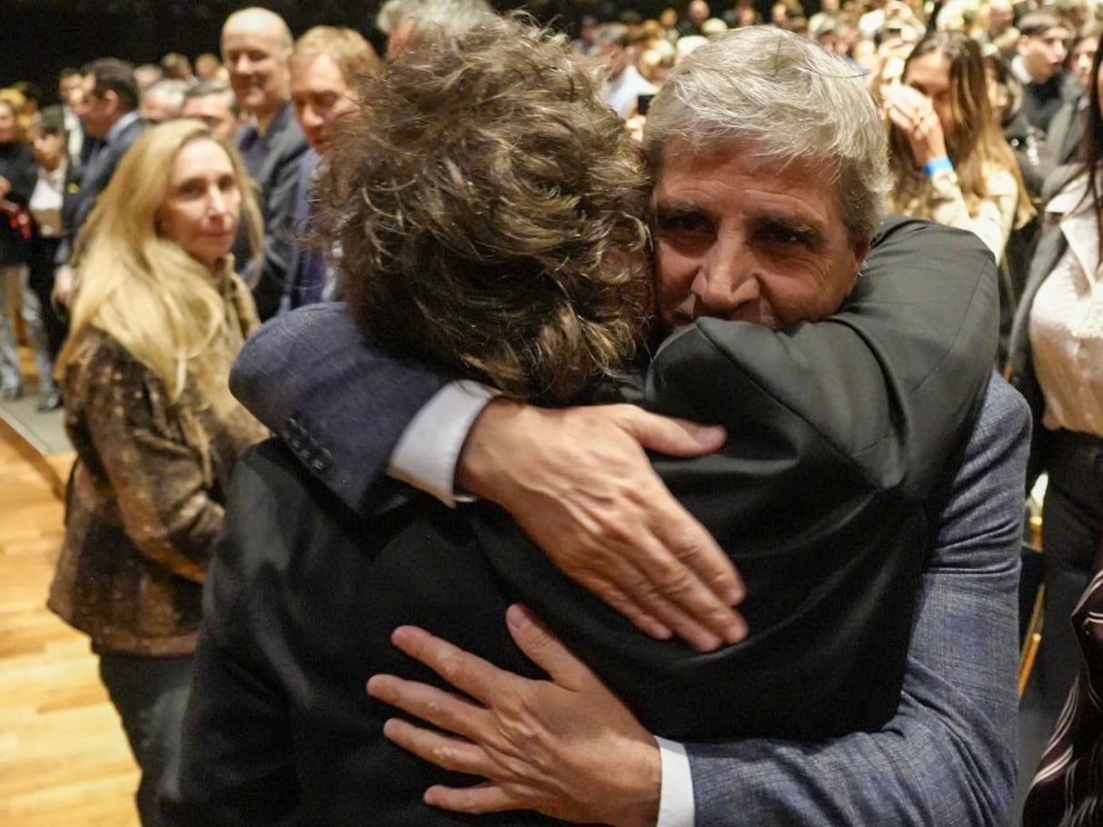 Javier Milei y Luis Caputo en el Palacio Libertad