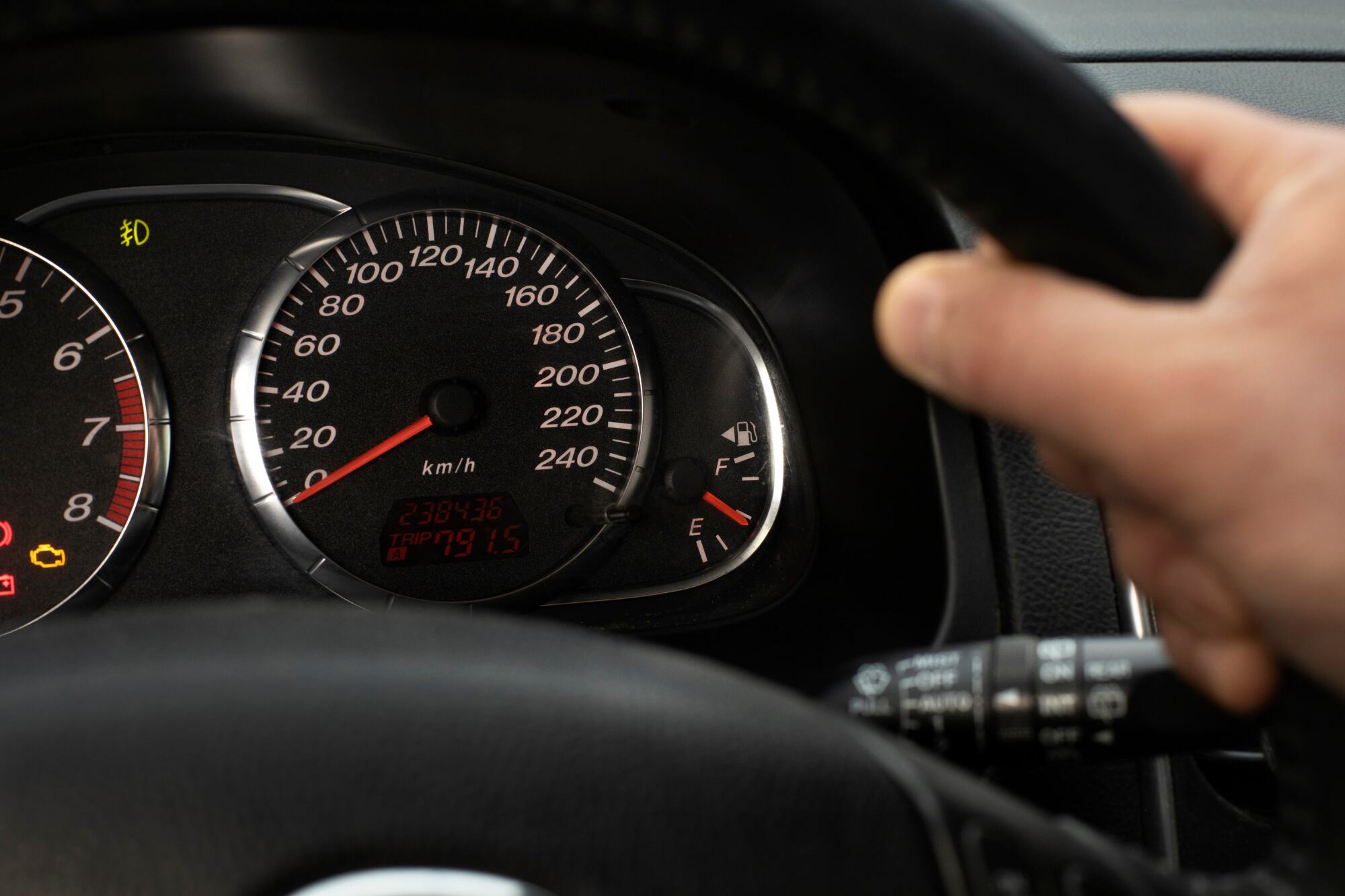 Según la ley, los infractores deben presentarse obligatoriamente ante un juez, sin posibilidad de pagar la multa por adelantado