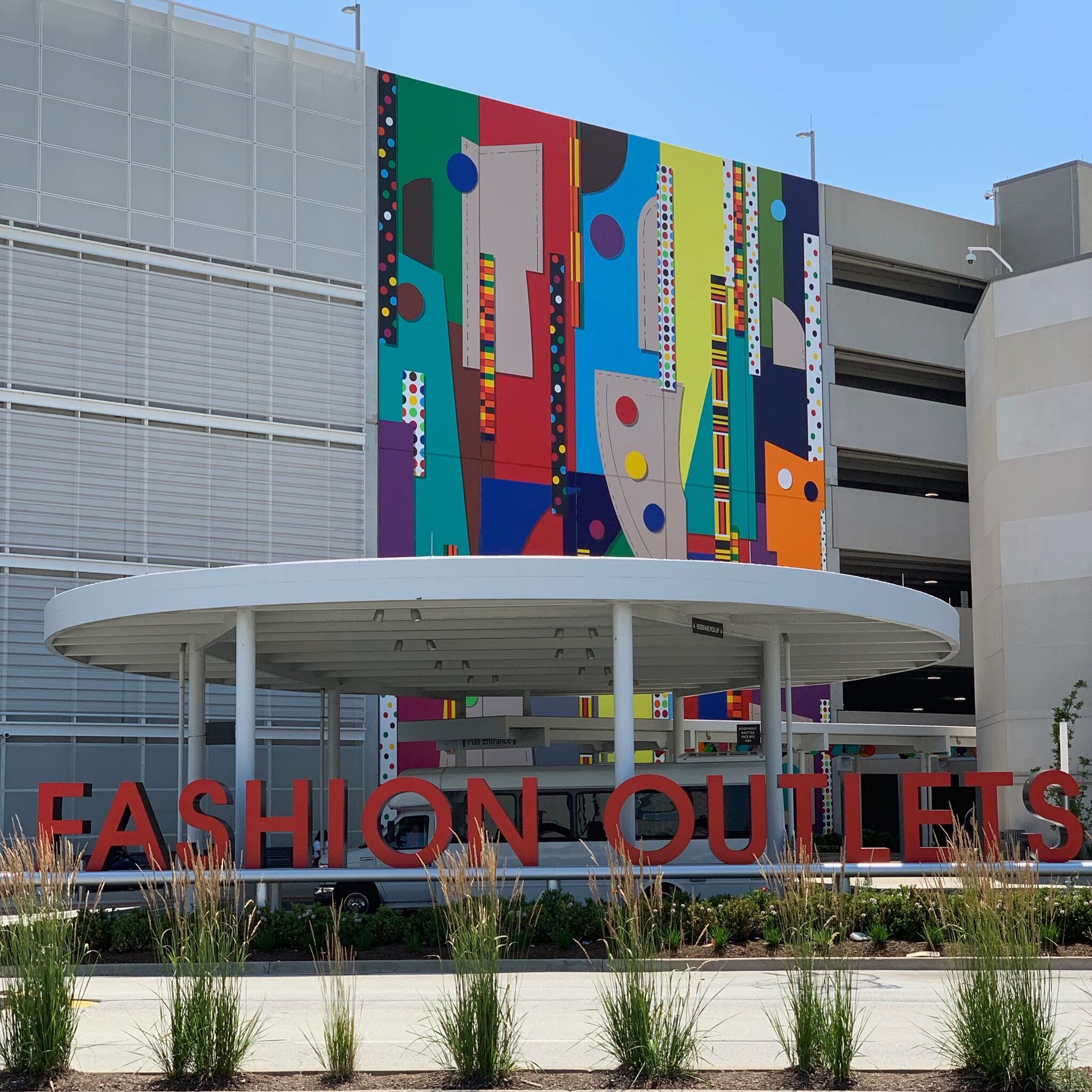 El outlet más barato de Chicago se ubica en 5220 Fashion Outlets Way, Rosemont, IL 60018