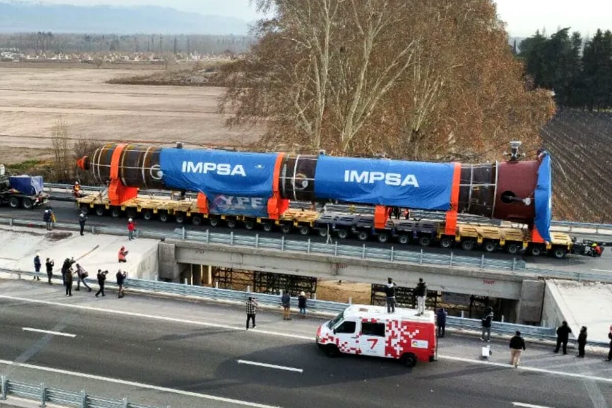 El reactor de hidrodesulfuración HG-D-3501 mide 38 metros de largo, 7,8 de alto y 6,7 de ancho