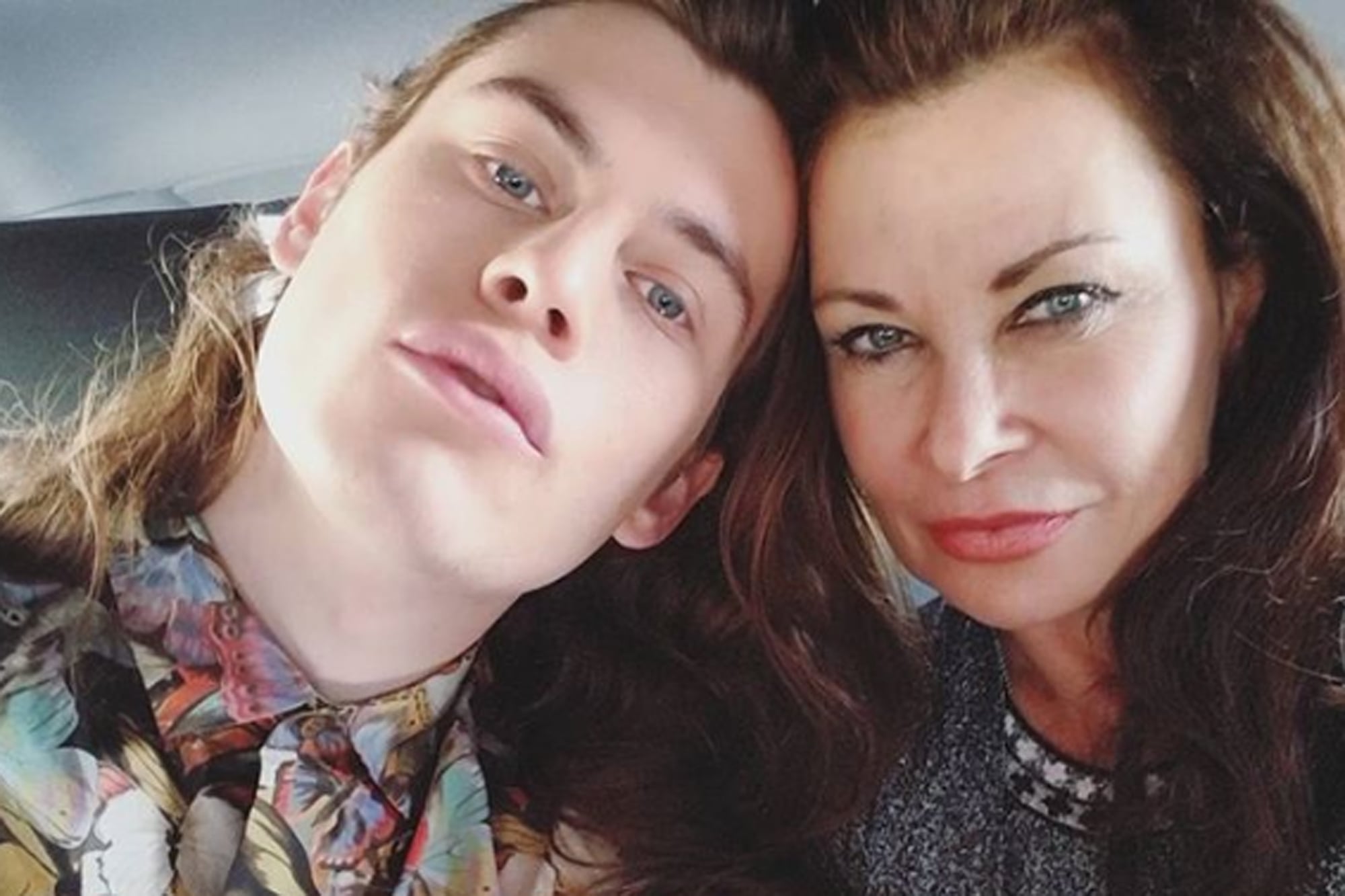 Badler junto a su hijo, Harry Hains, que murió en 202, a los 27 años