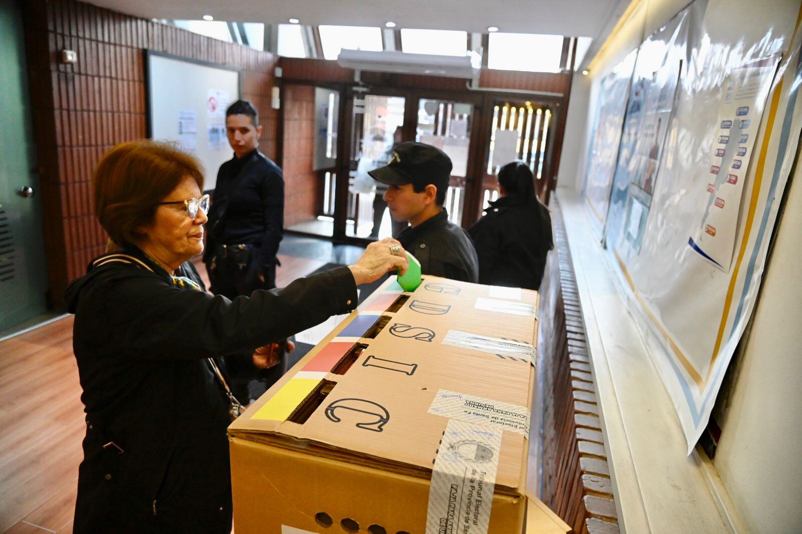 Estas son las personas que no tienen la obligación de votar en las elecciones generales de Santa Fe 2025