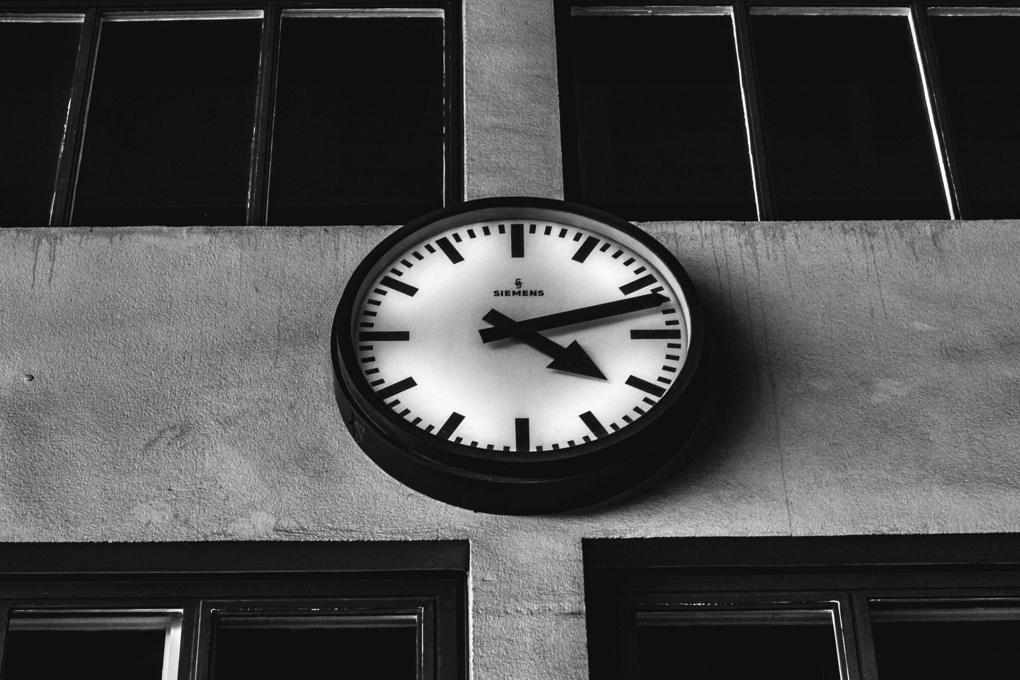 El ajuste de agujas es por el Daylight Saving Time (Foto: Archivo)